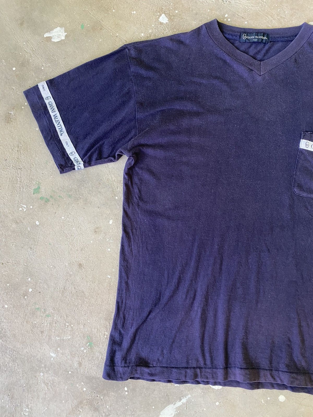 Gianni Valentino Vintage Gianni Valentino Navy Tape Pocket V Neck Tee Size US S / EU 44-46 / 1 - 3 Thumbnail