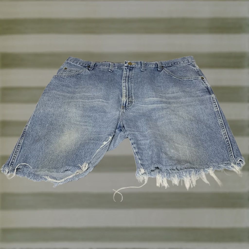 Wrangler Wrangler Cut Off Denim Blue Jean Shorts Size 44x8 Men’s Women’s Distressed Casual Blue 8 in Inseam USA 100% Cotton Size 30" / US 8 / IT 44 - 1 Thumbnail