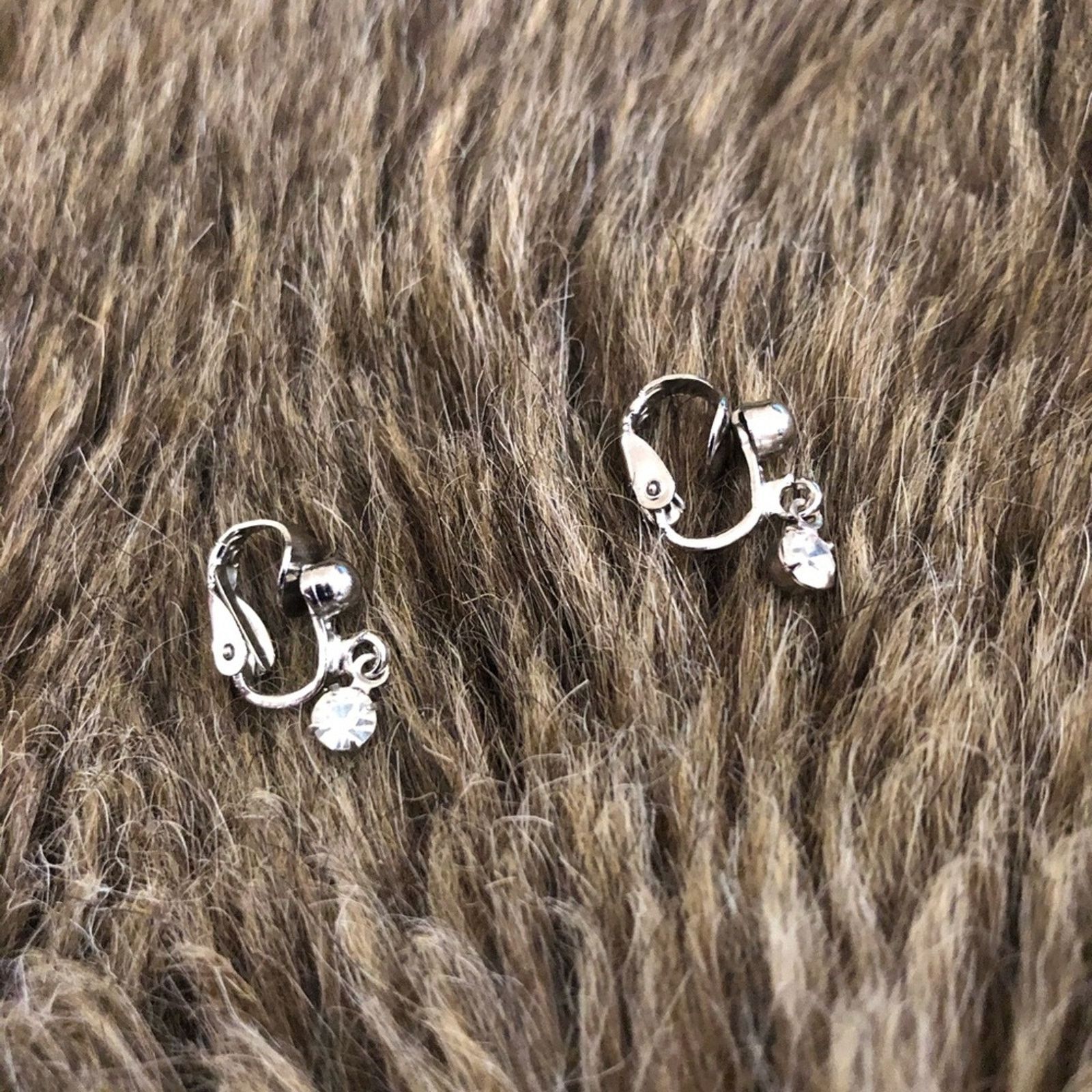 Vintage Vintage minimalist silver rhinestone clip earrings Size ONE SIZE - 2 Thumbnail