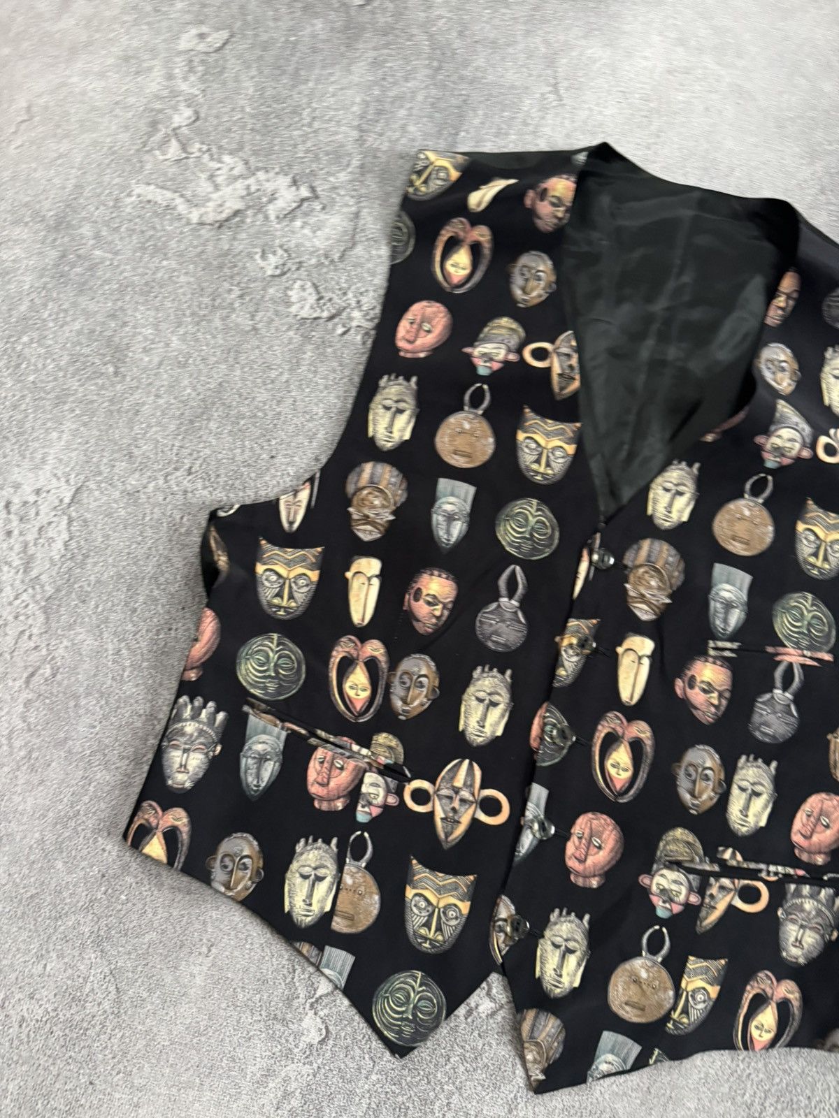 Other Roberto Angelico Vintage vest African Mask Printed retro 90s Size US M / EU 48-50 / 2 - 2 Thumbnail