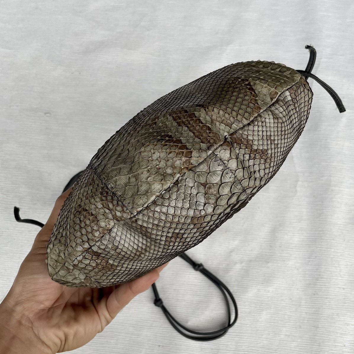 Leather Snake Skin Printed Leather Drawstring Sling Bag Size ONE SIZE - 5 Thumbnail