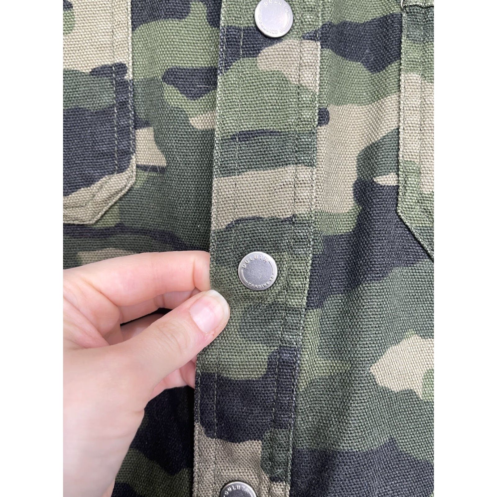 CO Duluth Shirt Mens Medium Utility Jacket Green Camo Snap Shacket Vintage Button-Up Camouflage Canvas Cotton Workwear 90s Mens Size US M / EU 48-50 / 2 - 6 Thumbnail