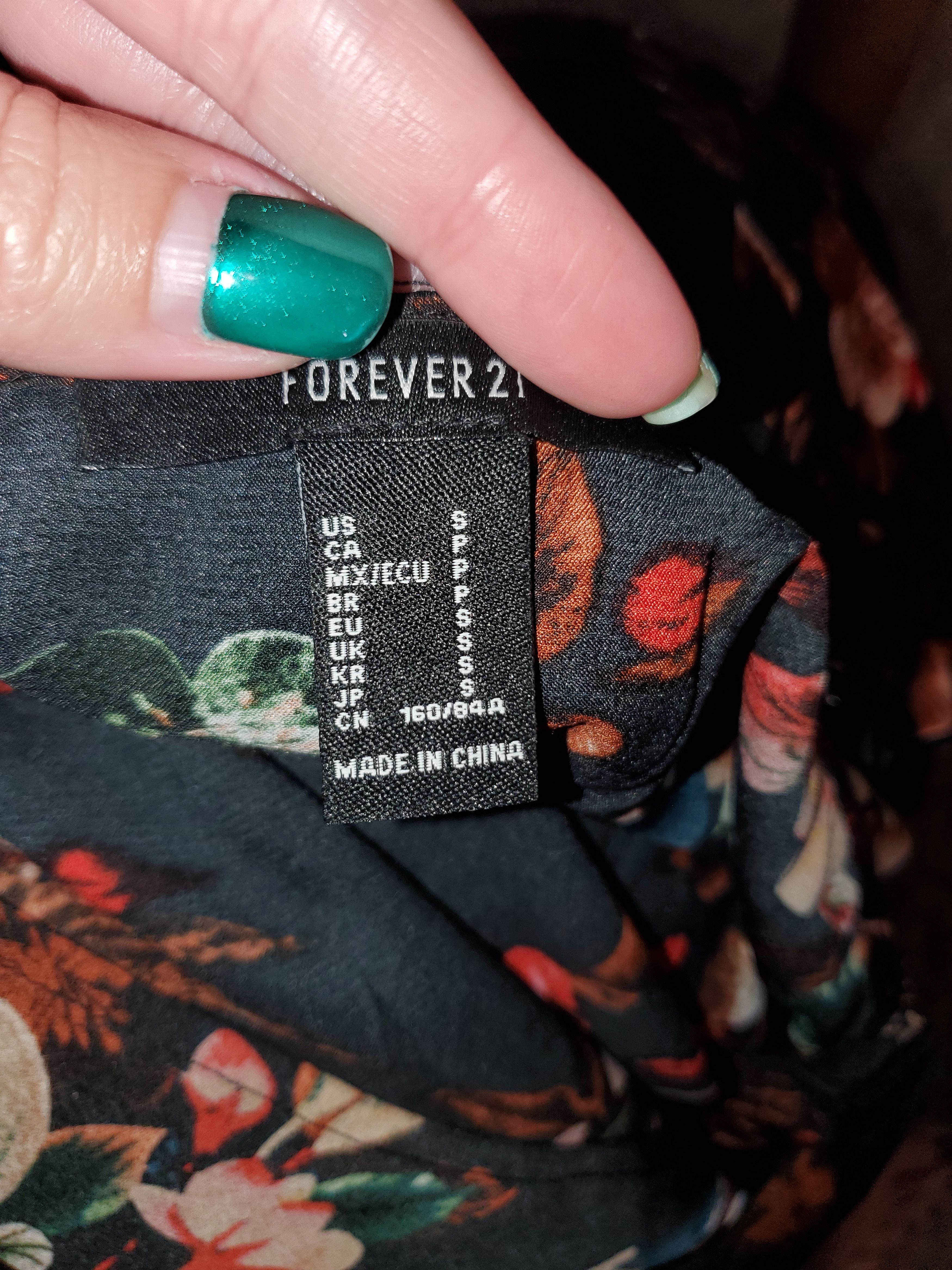 Forever 21 Floral + Butterfly Crowl Neck Top-size S Size S / US 4 / IT 40 - 2 Thumbnail