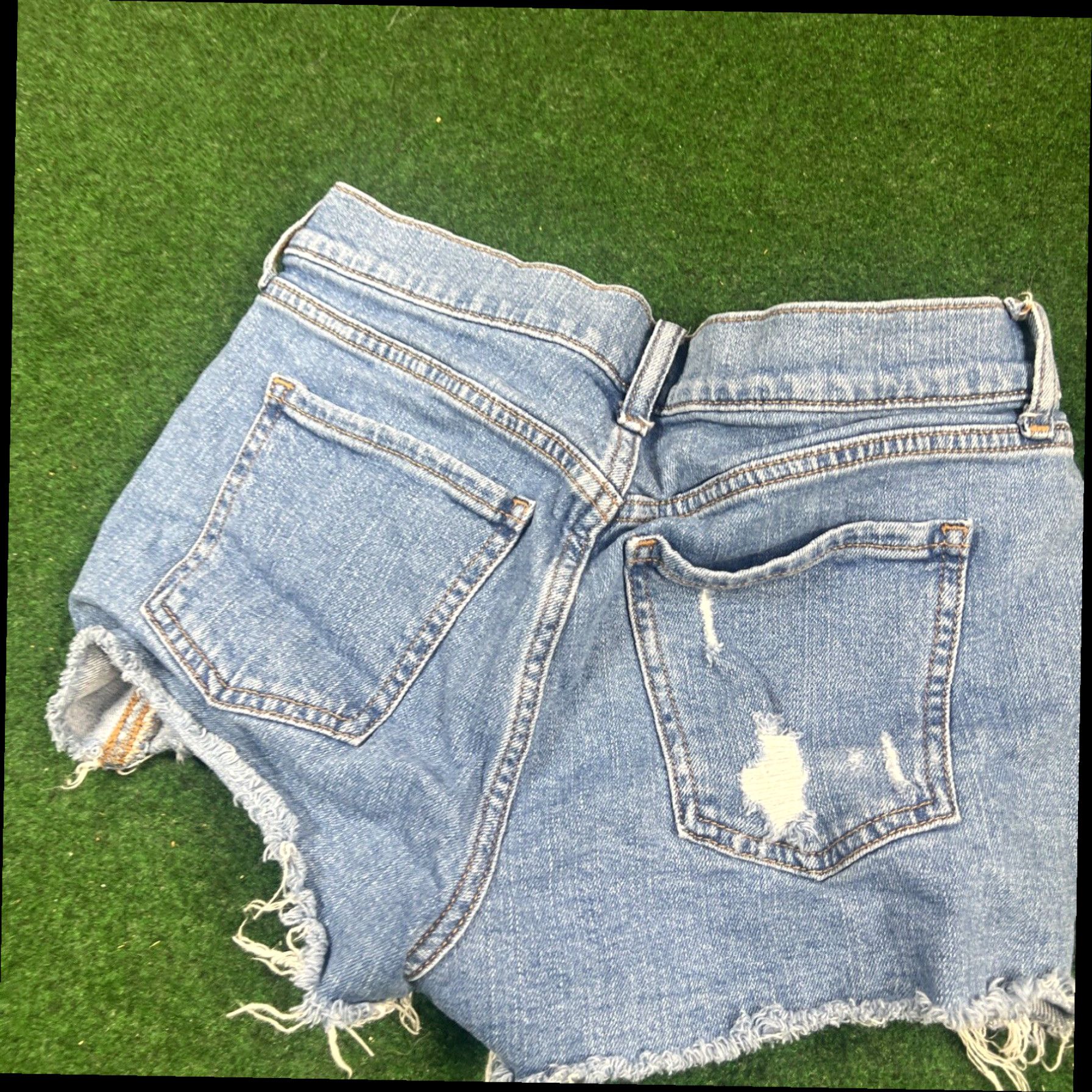 Old Navy Old Navy Boyfriend Cutoffs Jeans Shorts size 0 Blue Denim Mid Rise Raw Hem Size 34" / US 12 / IT 48 - 6 Thumbnail
