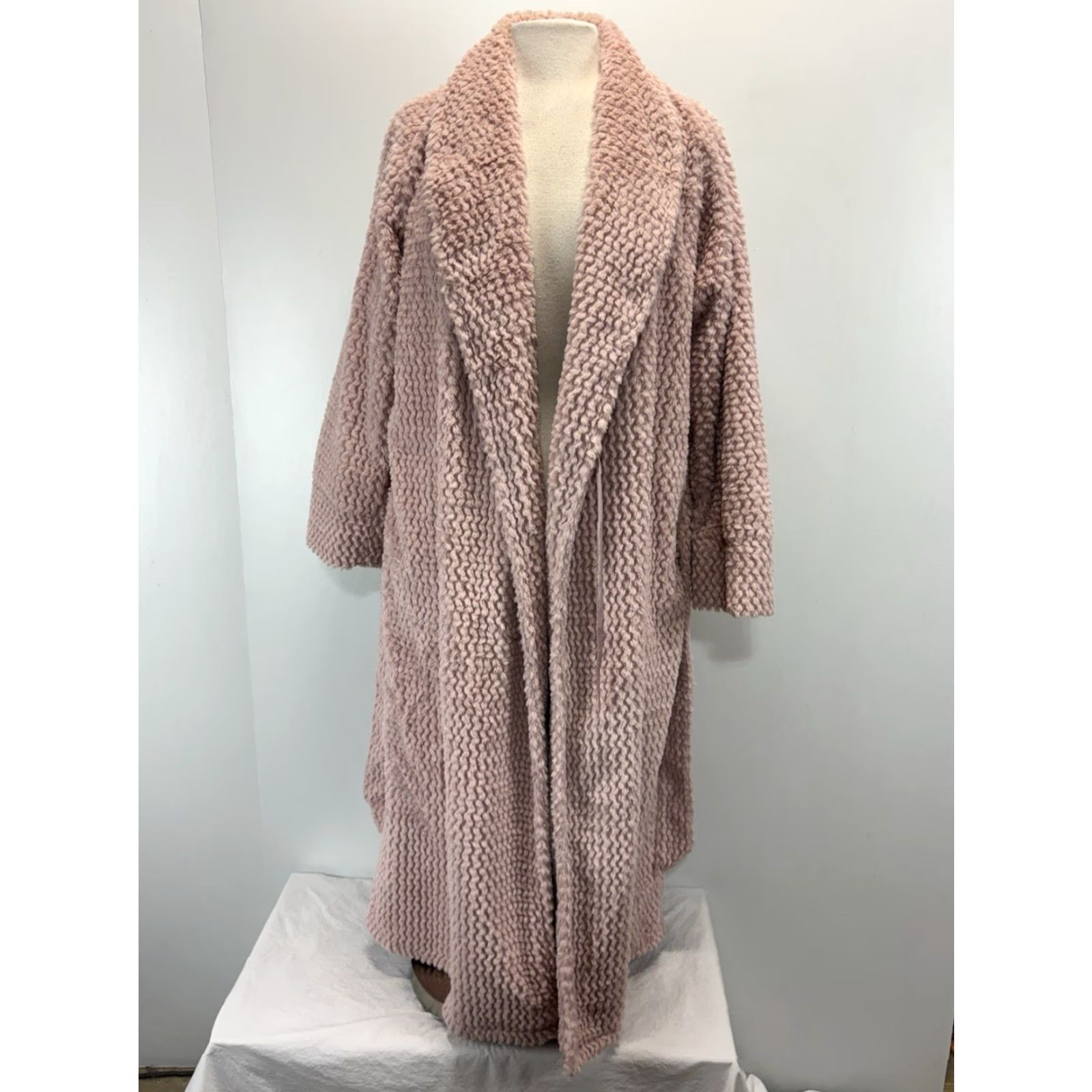 Vintage SOMA Plush Long Robe Women’s S/M Pink Belted Lined Textured Luxe Cozy Vict OR Womens (adjusted to compliance) Size ONE SIZE - 6 Thumbnail