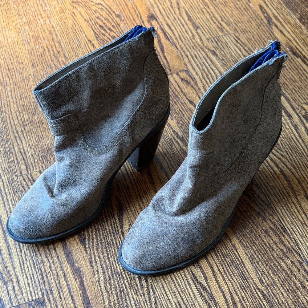 Mossimo Mossino Women’s 7 Stylish Brown Heeled Boots for Women Size US 7 / IT 37 - 1 Thumbnail