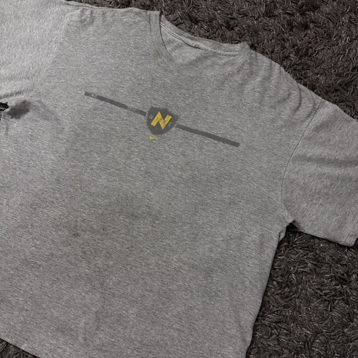 Nike Vintage 90s Nike Shield Logo Tee Size US XL / EU 56 / 4 - 6 Thumbnail