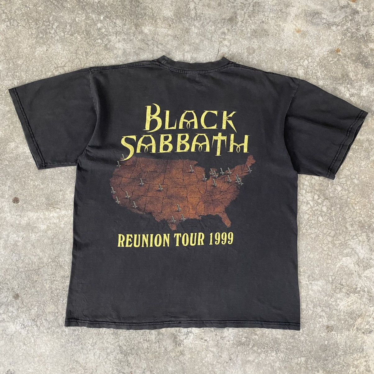 Band Tees Vintage 1999 Black Sabbath Reunion Tour Sun Faded Band Tee Size US XL / EU 56 / 4 - 7 Thumbnail