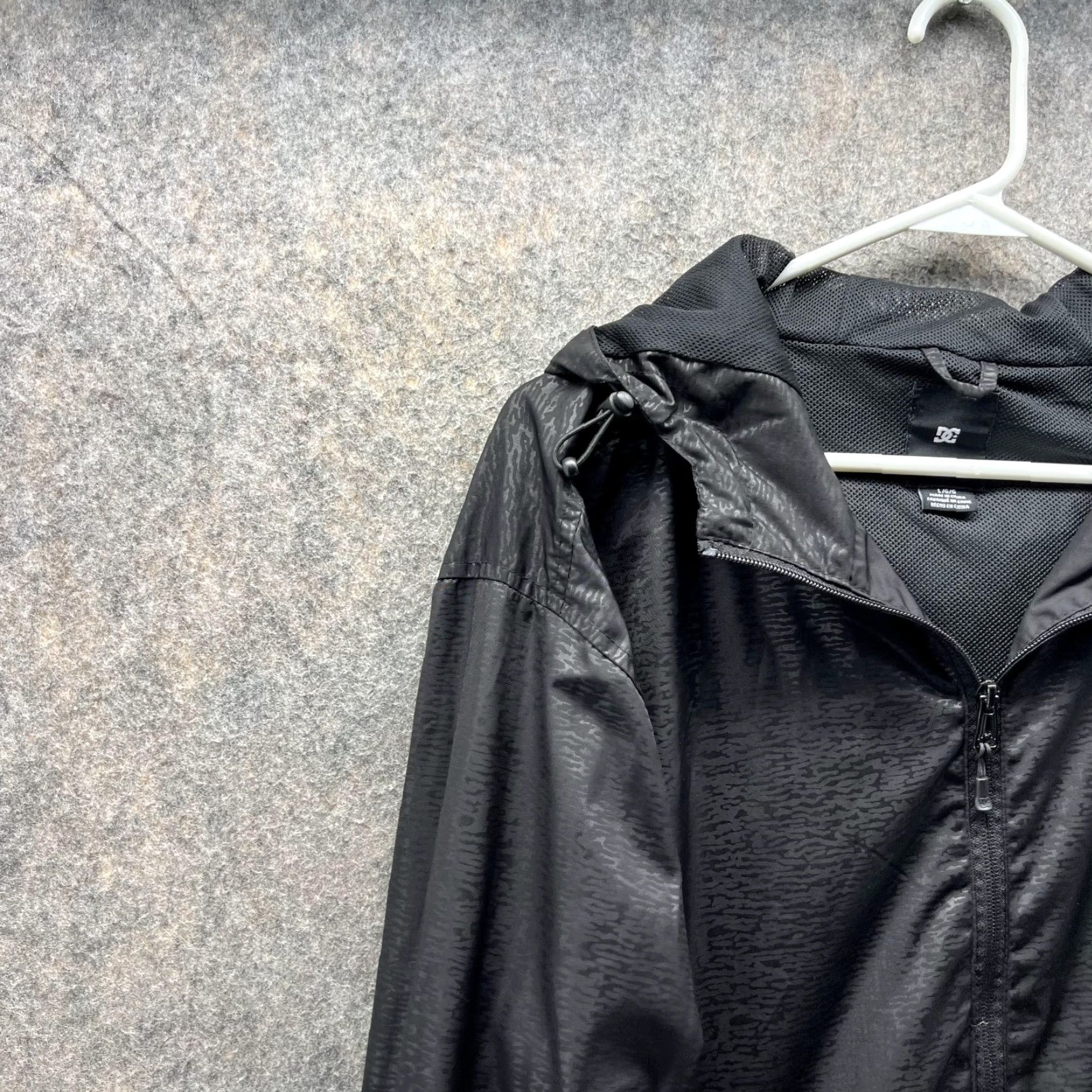 Logo 7 DC Jacket Windbreaker Logo Full Zip Adult Large Black Polyester Hoodie Jacket Mens Vtg No Size US L / EU 52-54 / 3 - 3 Thumbnail