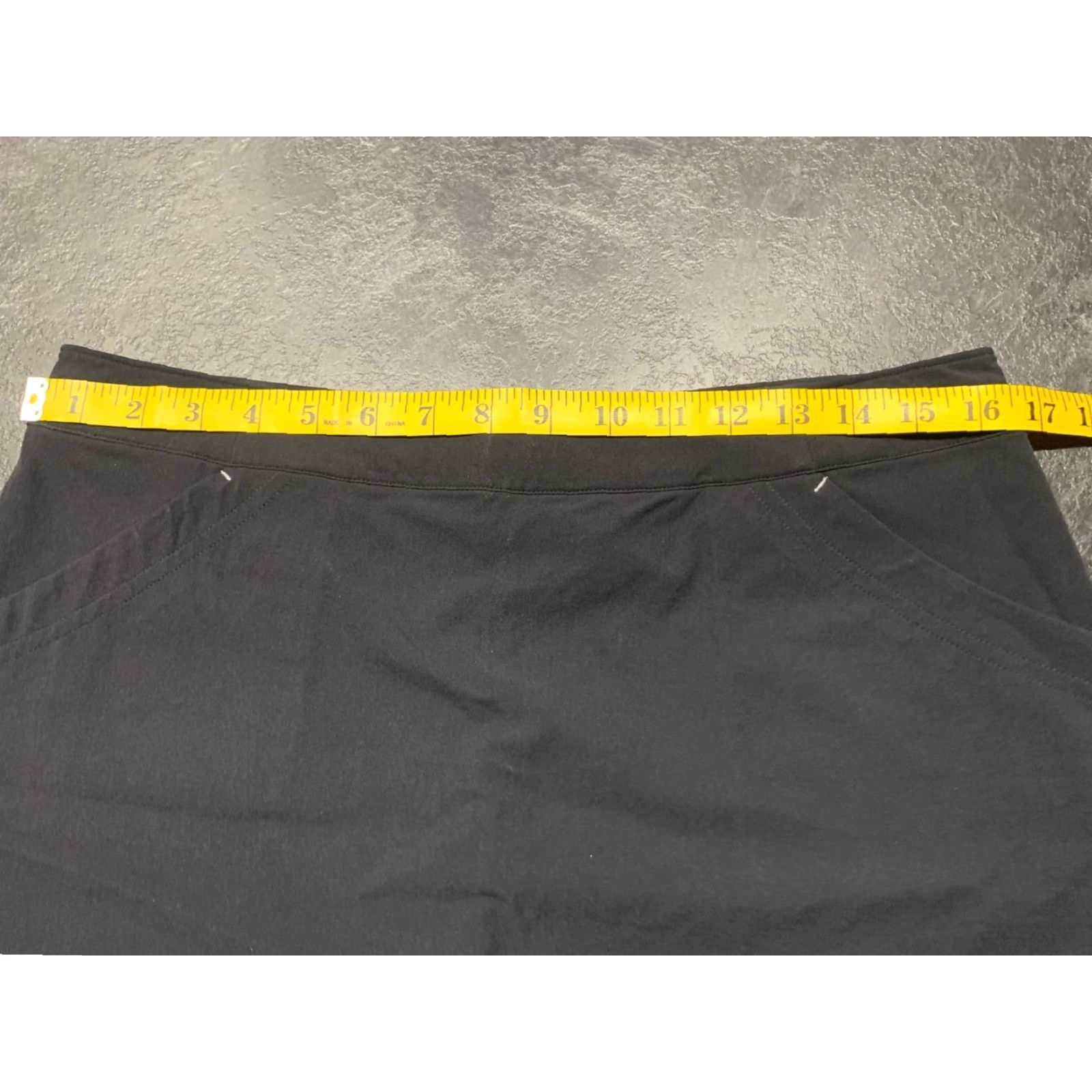 Under Armour VINTAGE Under Armour Women's Skort Size 8 Black Golf Tennis Casual All Seasons Stretch Size 30" / US 8 / IT 44 - 4 Thumbnail