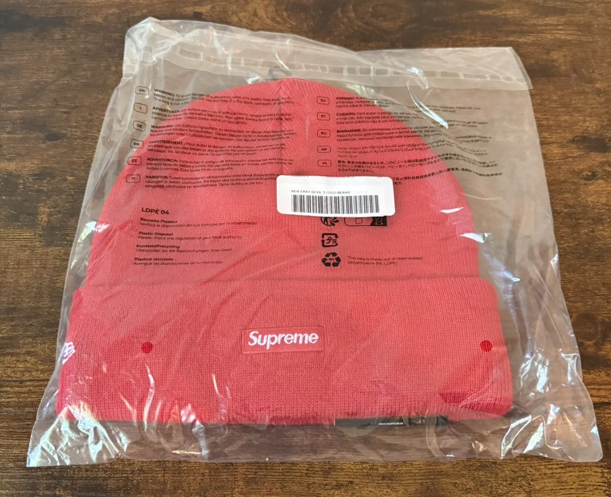 New Era × Supreme Supreme New Era Devil S Logo Beanie Red (SS26) Size ONE SIZE - 2 Thumbnail