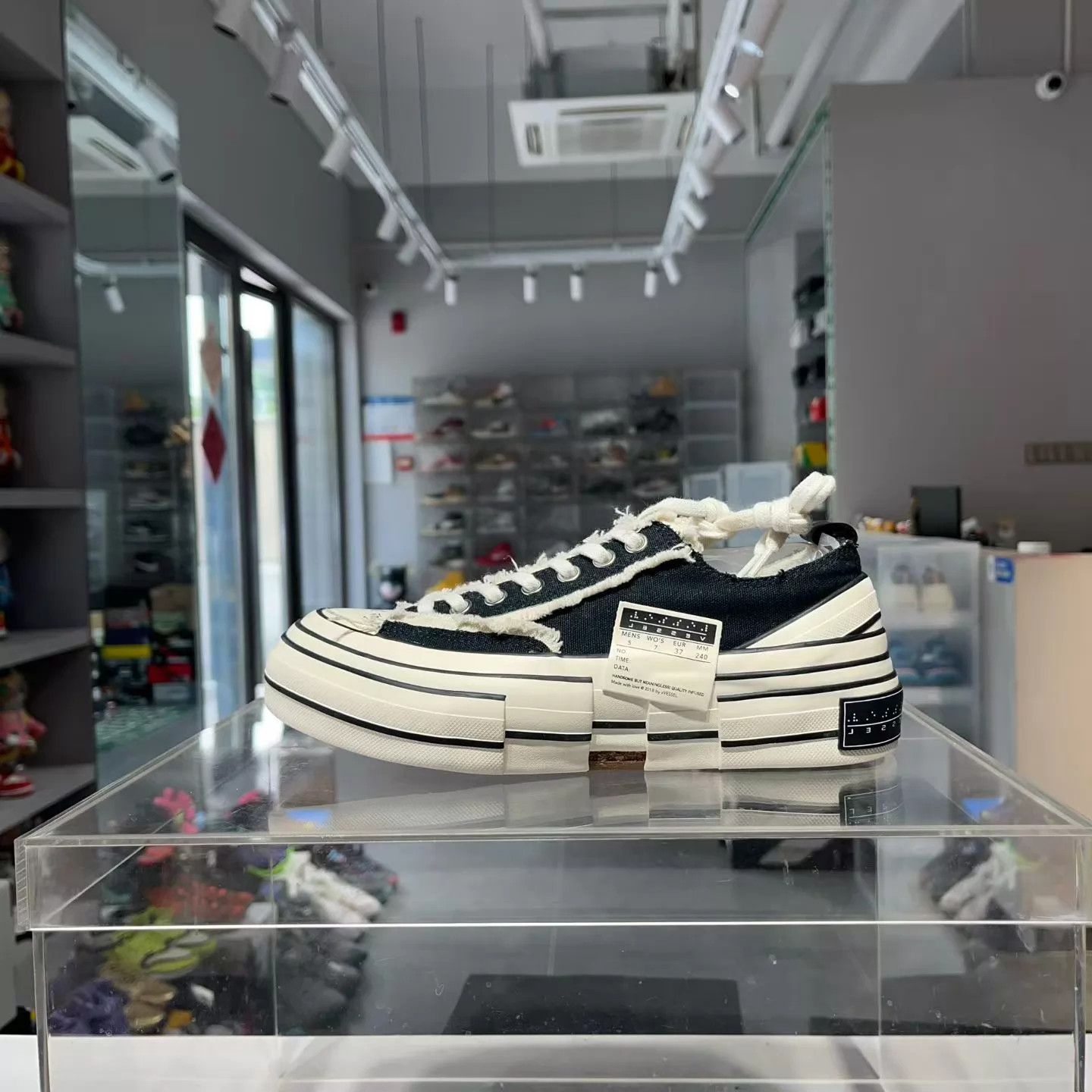 Other xVESSEL Wu Jianhao Black White 37 (worn once) Size US 6.5 / IT 36.5 - 2 Thumbnail