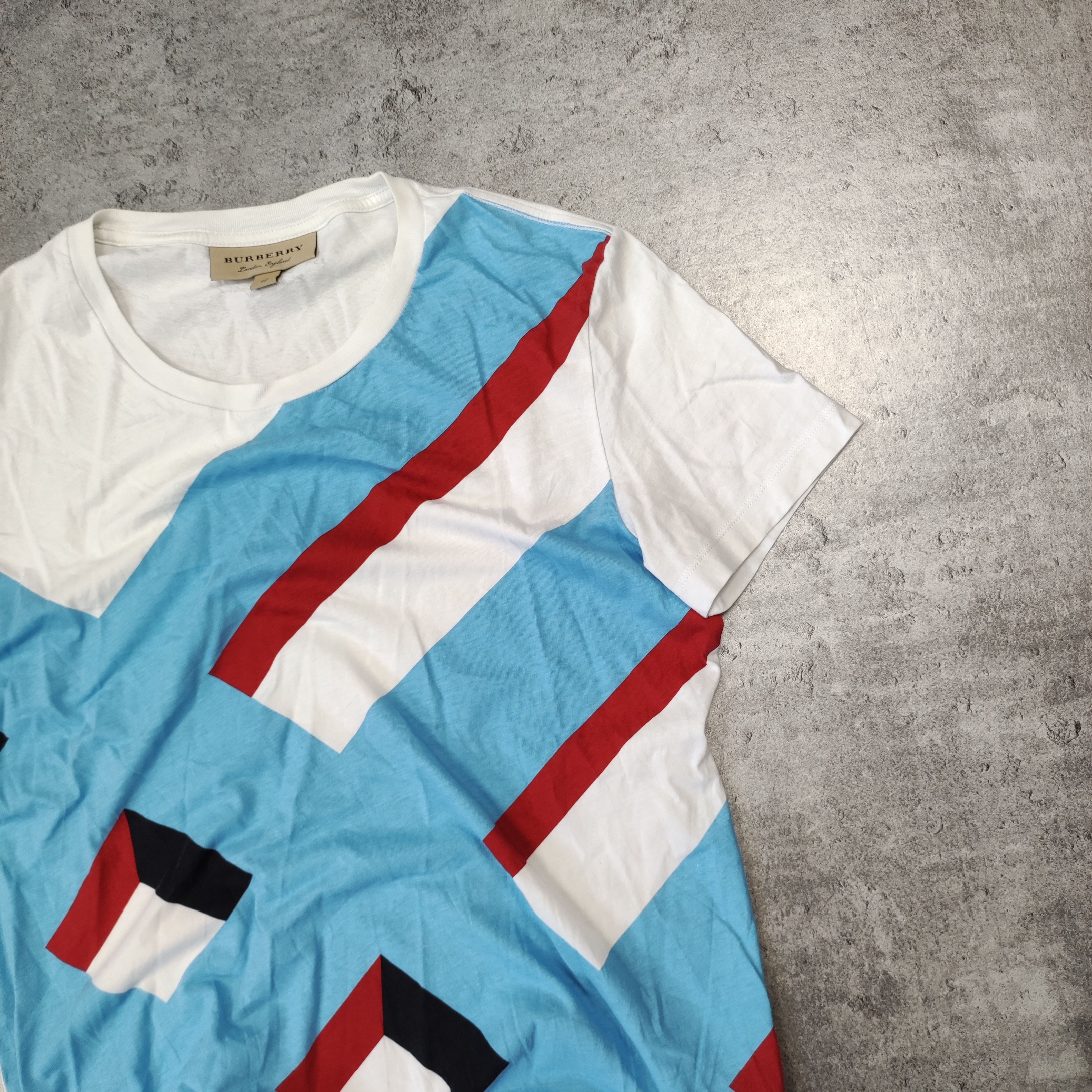 Burberry RARE Burberry London Blue Pattern White Logo Tshirt Size US XS / EU 42 / 0 - 3 Thumbnail