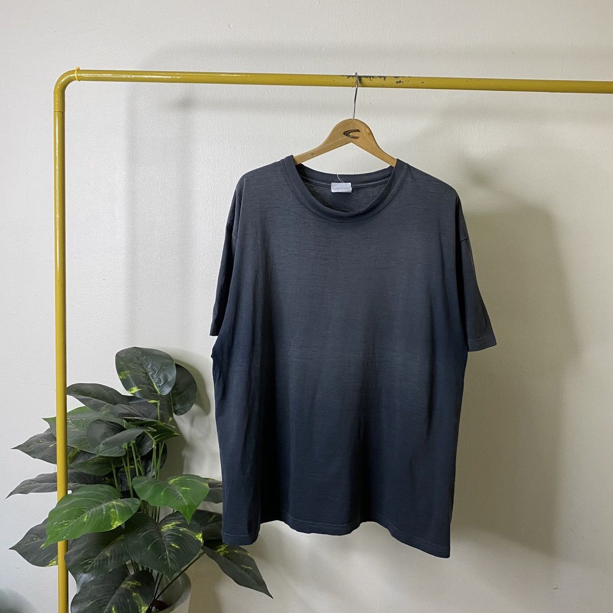 Vintage Vintage 2000s Hanes Black Blank Sunfaded T Shirt Size US XXL / EU 58 / 5 - 1 Thumbnail