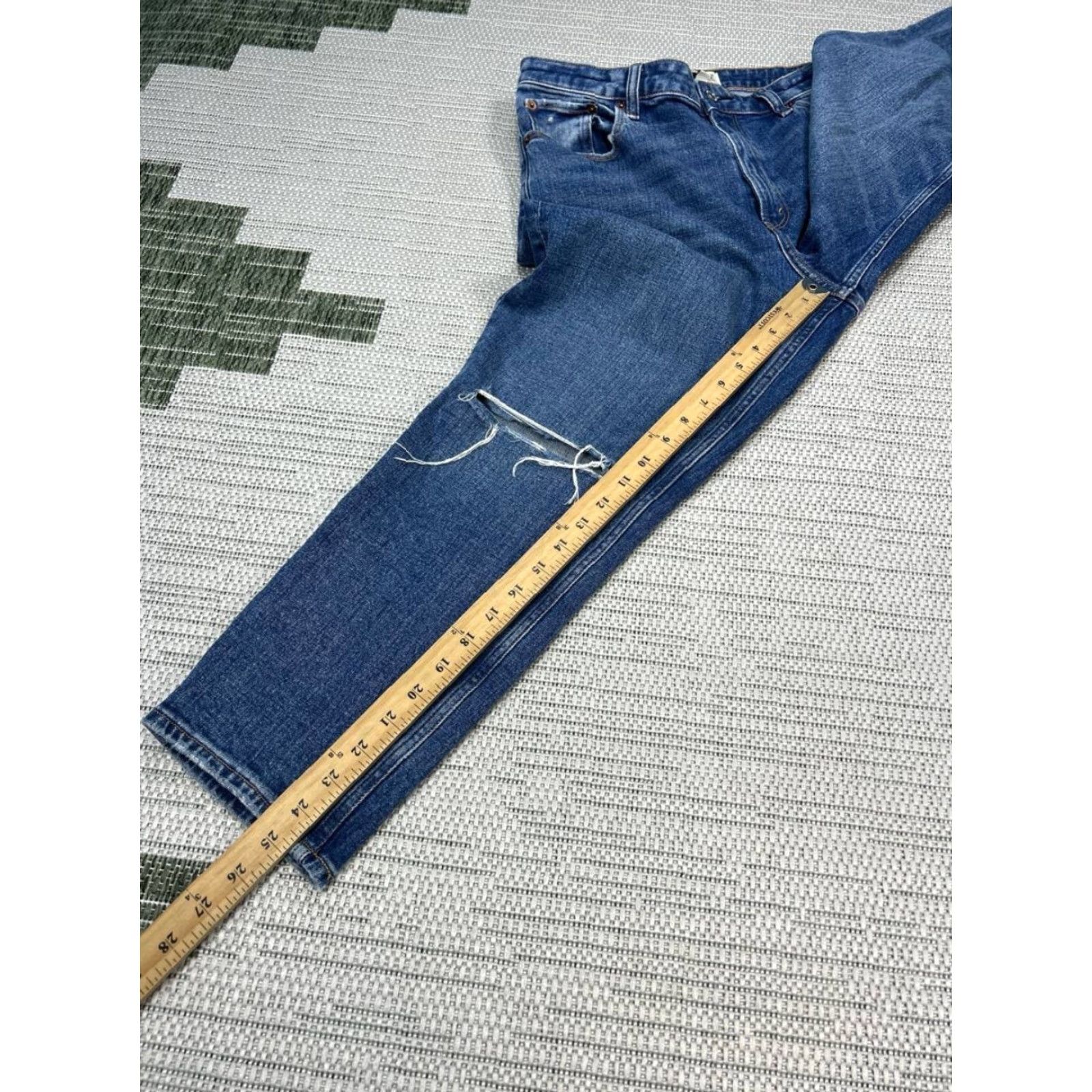 Abercrombie & Fitch Abercrombie & Fitch Curve Love The Mom Jeans Women 28 Blue Distressed Logo 30x25 Jeans Size 28" / US 6 / IT 42 - 3 Thumbnail