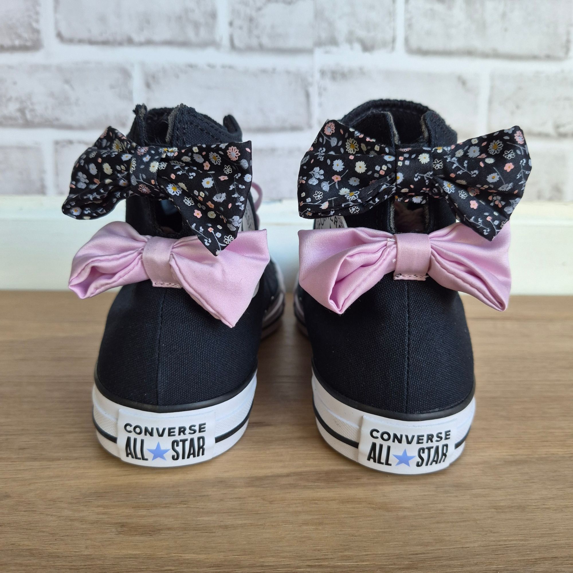 Converse ⭐Converse Chuck Taylor Hi Floral Bow Sz 8 Mens Shoes Sneaker Size US 8 / EU 41 - 1 Thumbnail