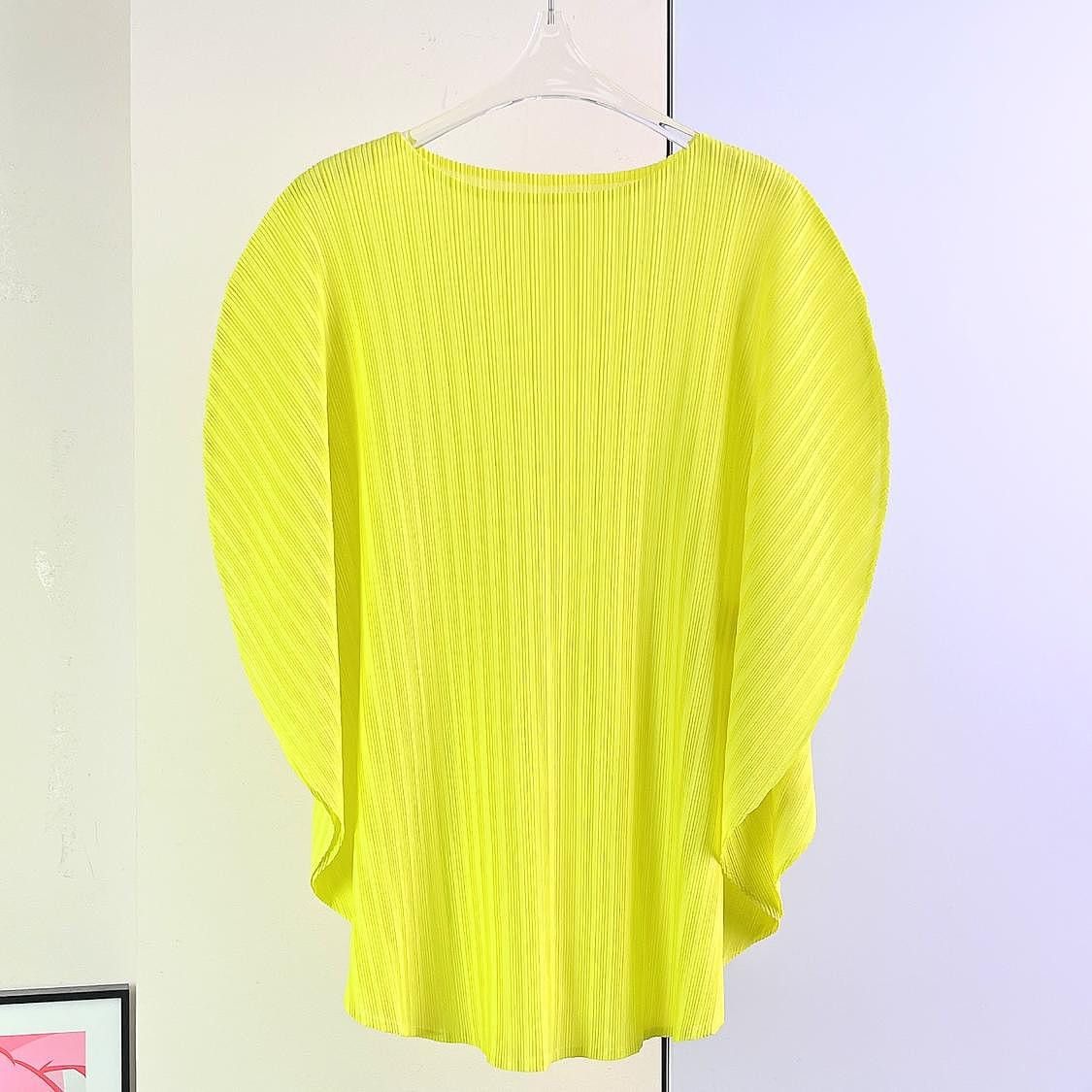 Pleats Please Issey Miyake Pleats Please Issey Miyake Yellow Pleated Top Size 3 Size M / US 6-8 / IT 42-44 - 1 Thumbnail