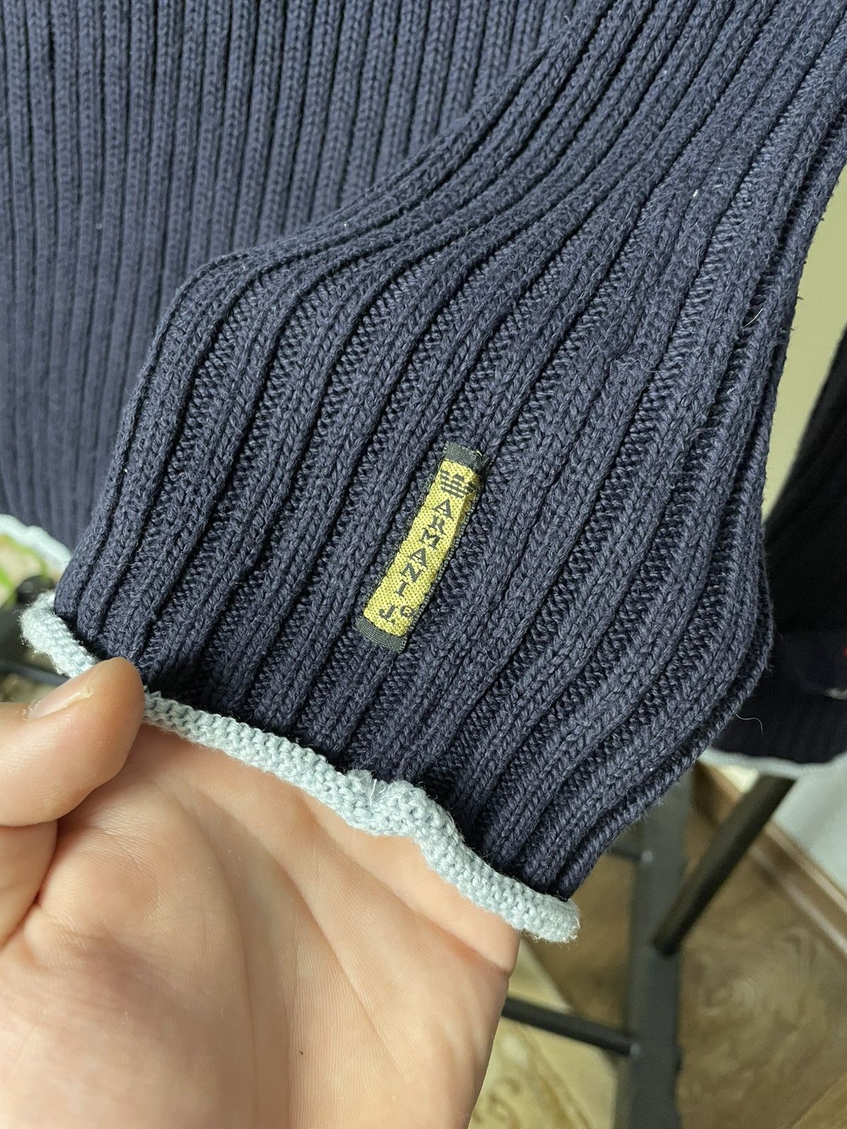 Armani Vintage Armani Jeans Knit Sweater Sleeve Patch Logo Size M Size US M / EU 48-50 / 2 - 5 Thumbnail