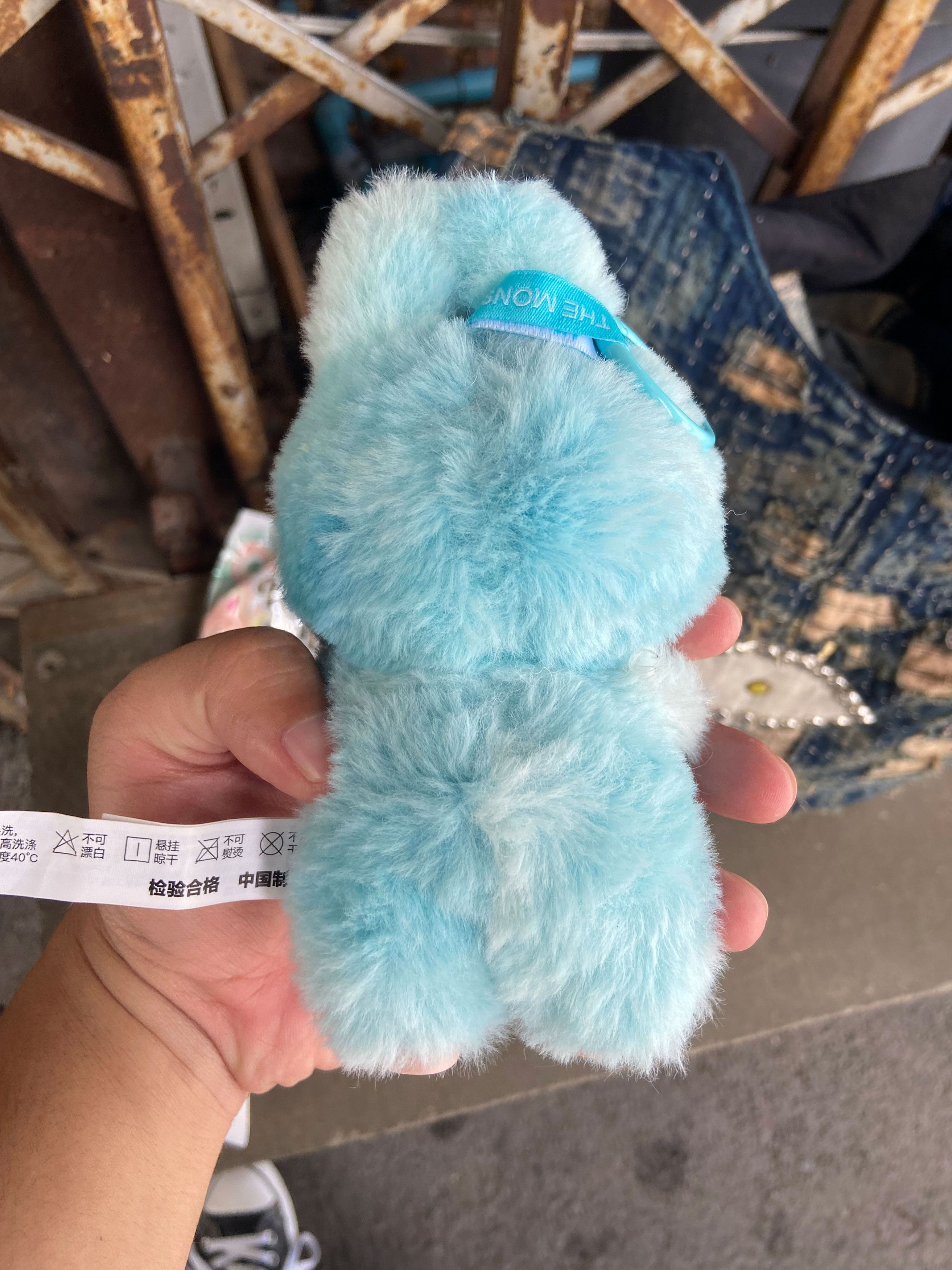 POP MART THE MONSTERS LABUBU V3 - Big into Energy Size ONE SIZE - 7 Thumbnail