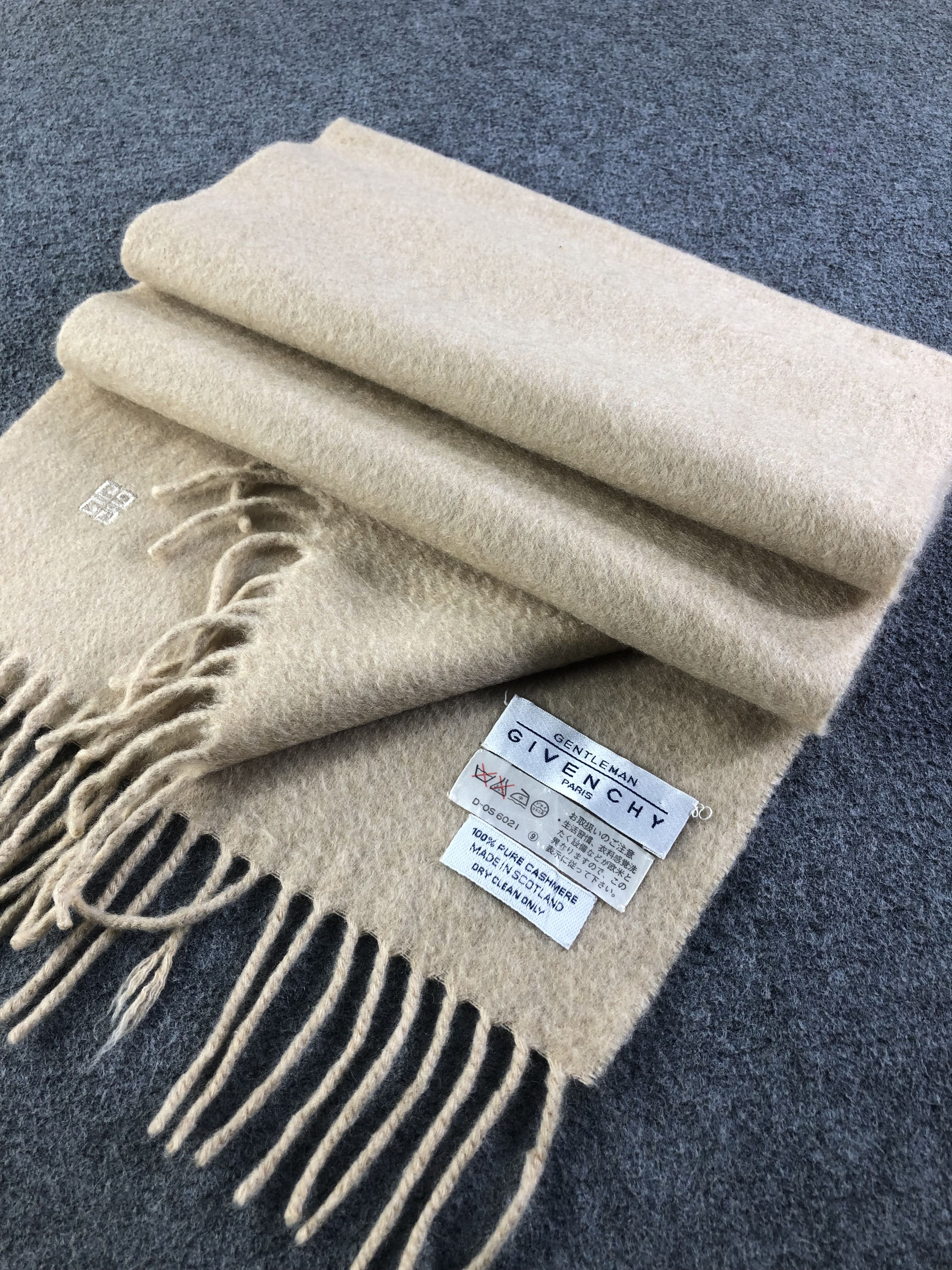 Givenchy Givenchy Cashmere Winter Scarf / Muffler / Neckwear SS1271 Size ONE SIZE - 3 Thumbnail