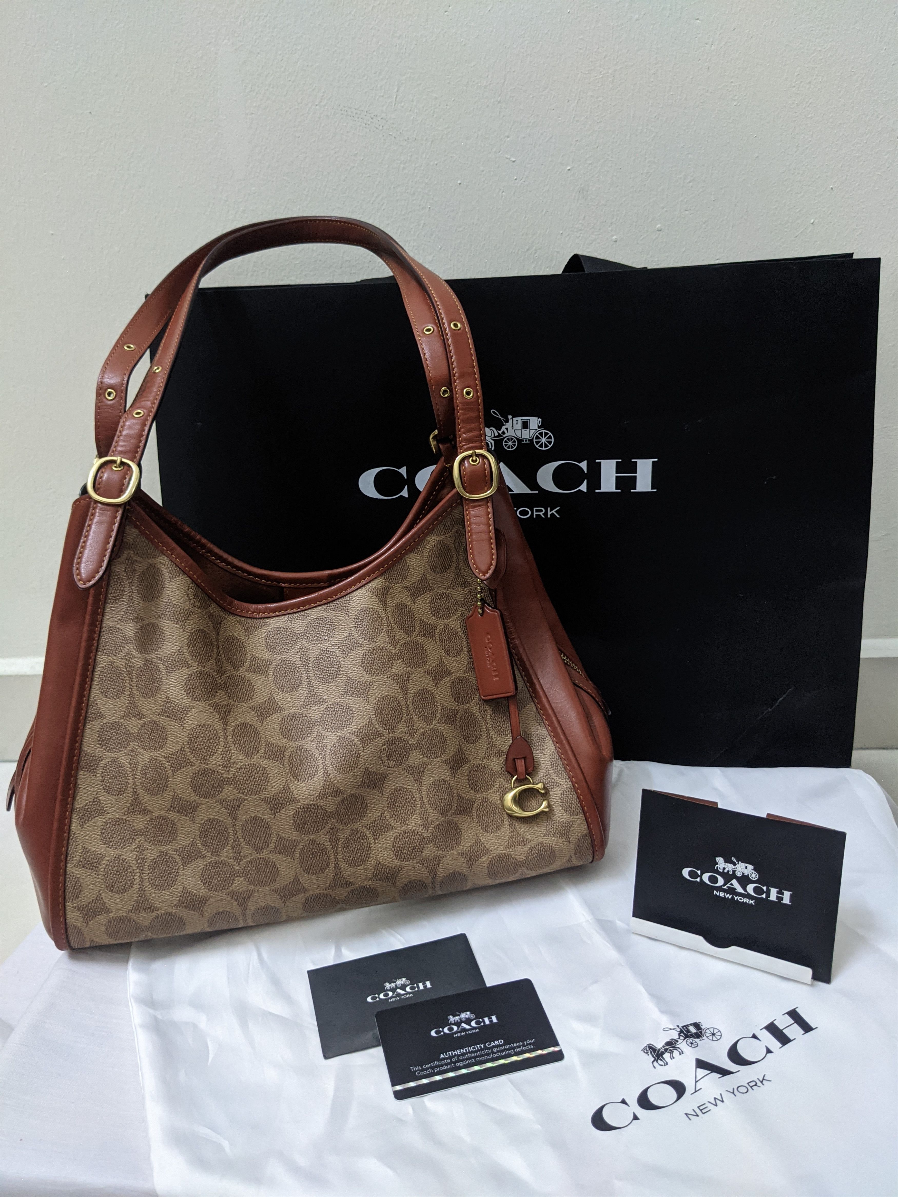 Coach COACH LORI SHOULDER BAG IN SIGNATURE CANVAS Size ONE SIZE - 1 Thumbnail