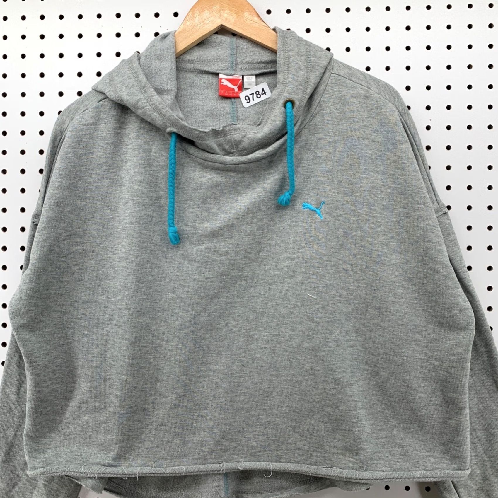 Puma PUMA Cropped Hoodie Womens Large Gray Sweatshirt Active Work Out 26x22 Size L / US 10 / IT 46 - 4 Thumbnail