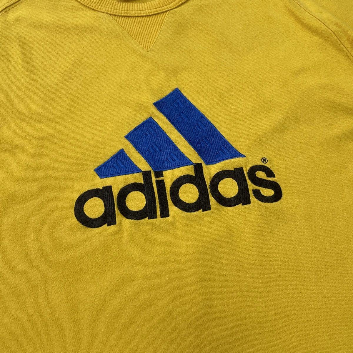 Adidas × Vintage Vintage Adidas Embroidered Logo T-Shirt Size S Size US S / EU 44-46 / 1 - 5 Thumbnail