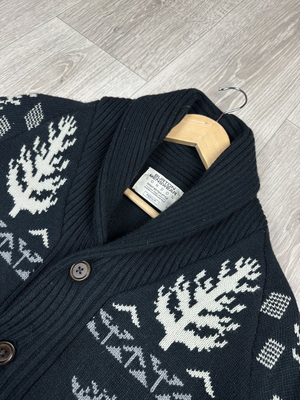 Burton Vintage Burton Deer Cardigan Sweater Knitwear Size M Size US M / EU 48-50 / 2 - 5 Thumbnail