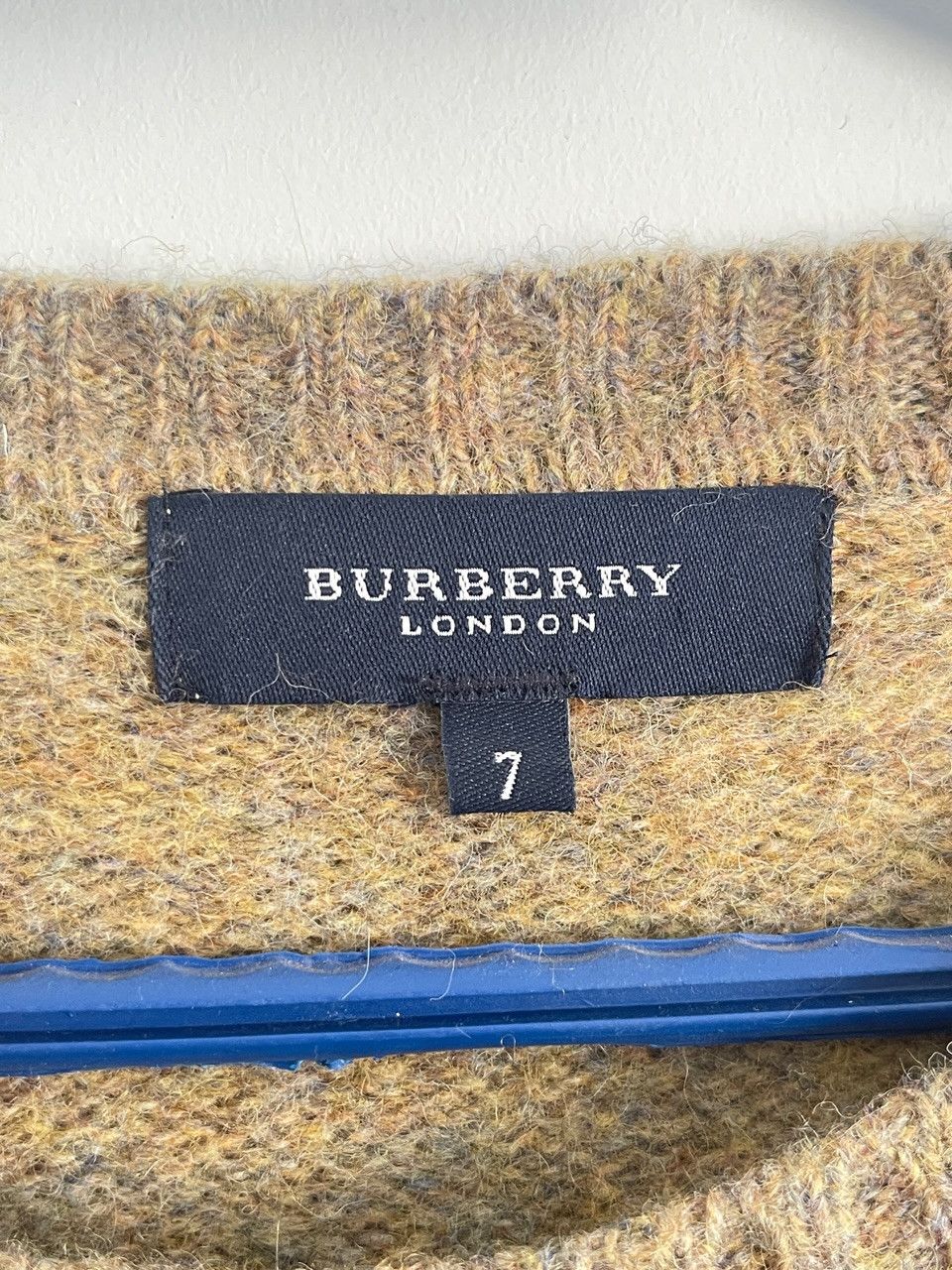 Burberry 🔥 burberry heavy sweater wool umper size m Size US M / EU 48-50 / 2 - 4 Thumbnail
