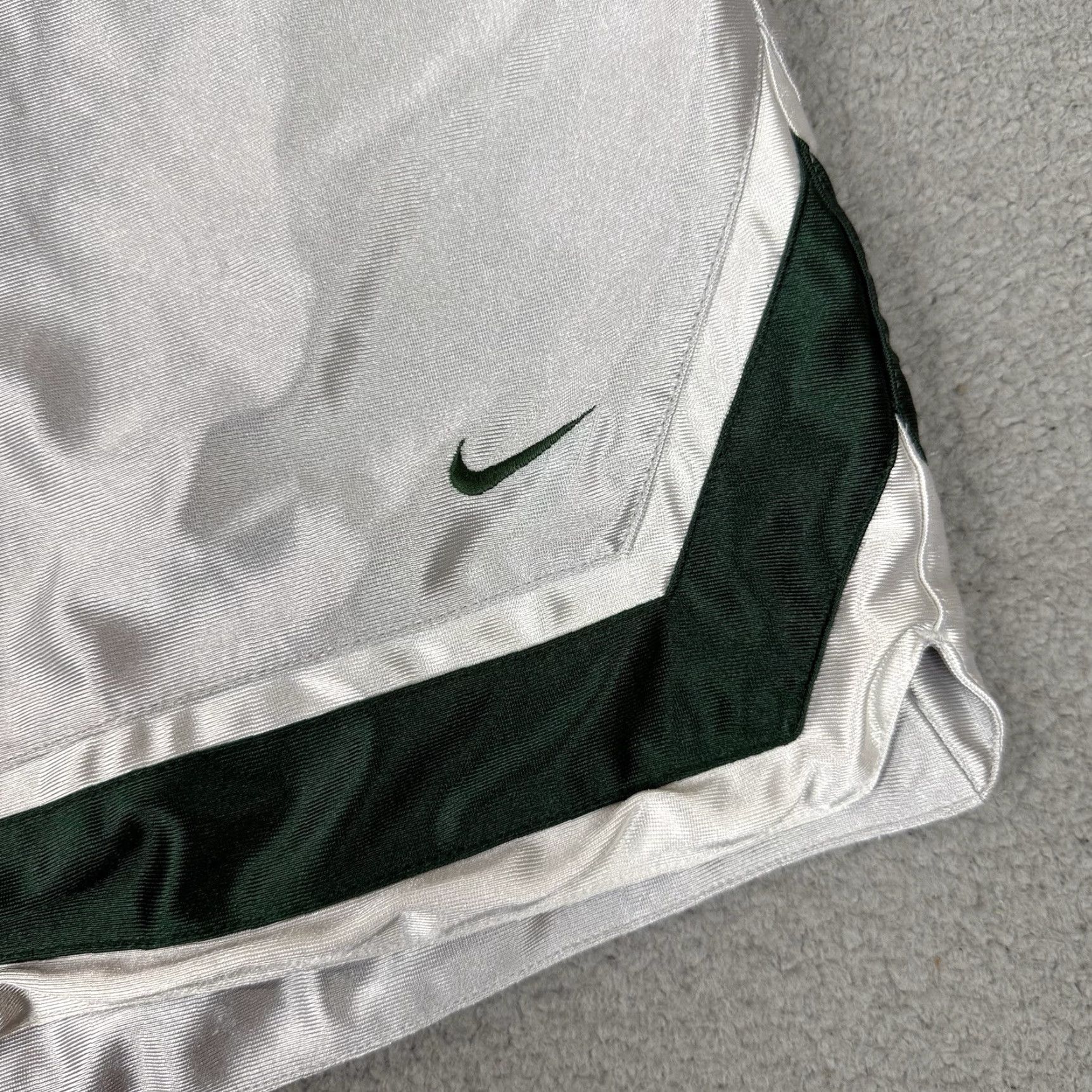 Nike VINTAGE Nike Basketball Shorts Adult M Blue Silver Dazzle Reversible 90s Logo Athletic Mens Shorts Size US 31 - 2 Thumbnail