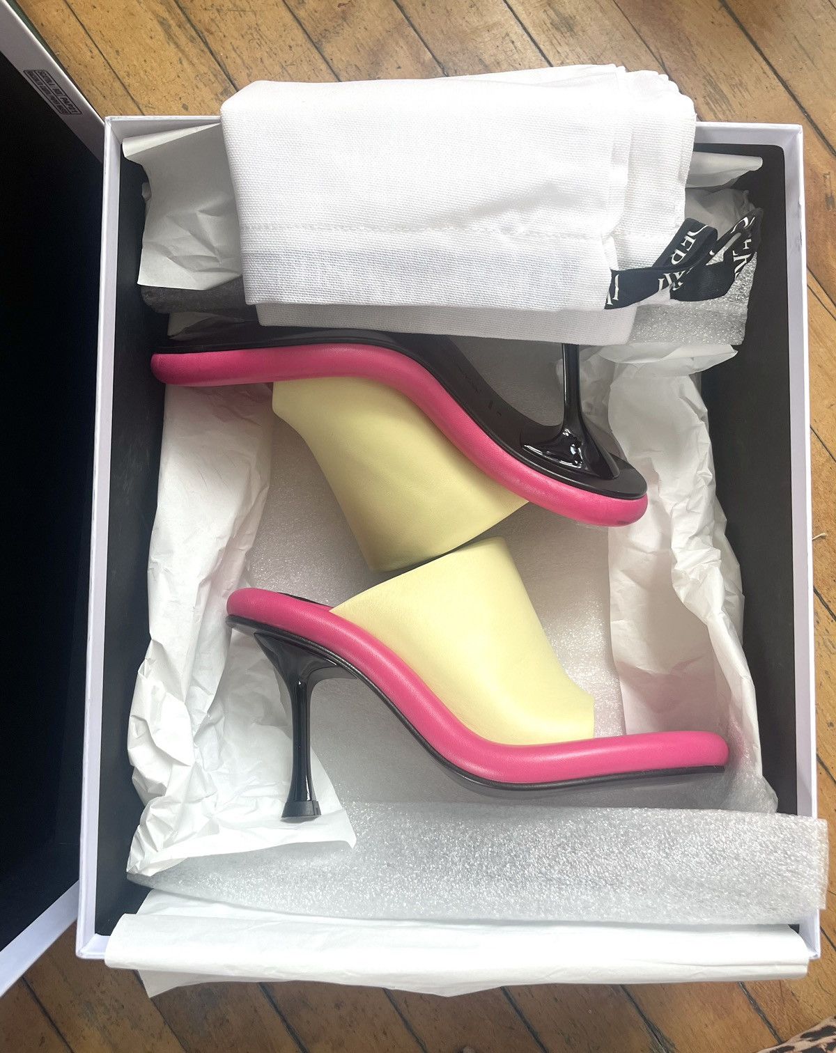 JW Anderson JW Anderson BUMPER-TUBE LEATHER MULES💛🩷 Size US 6 / IT 36 - 4 Thumbnail