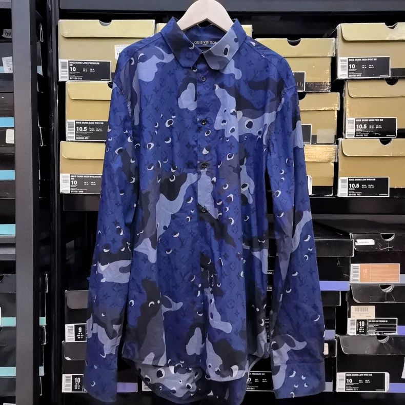 Louis Vuitton Louis Vuitton Camouflage Full Logo Shirt 2505-Nextarrow Size US L / EU 52-54 / 3 - 1 Thumbnail
