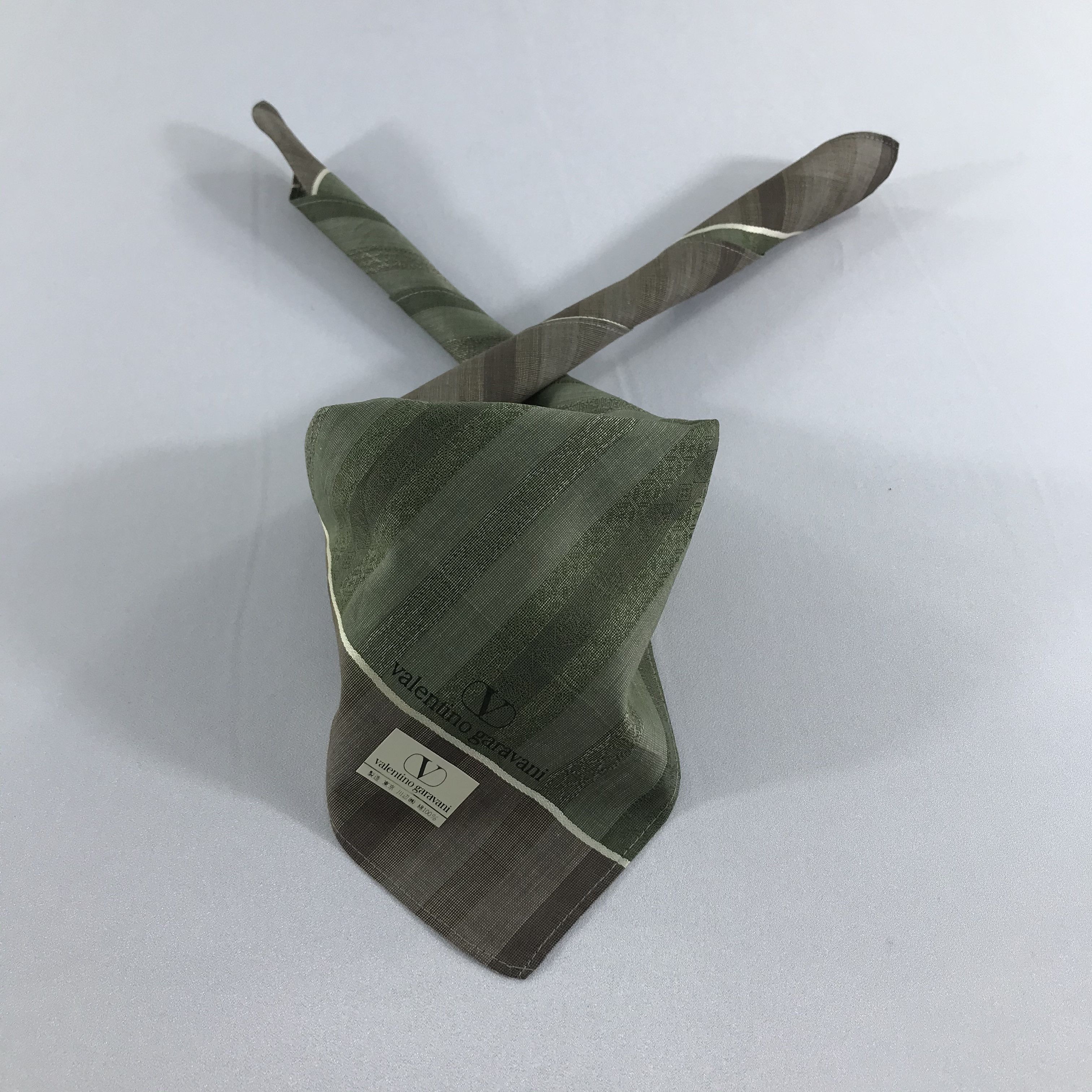 Vintage Valentino Garavani Handkerchief Neckerchief Bandana H1218 Size ONE SIZE - 1 Thumbnail