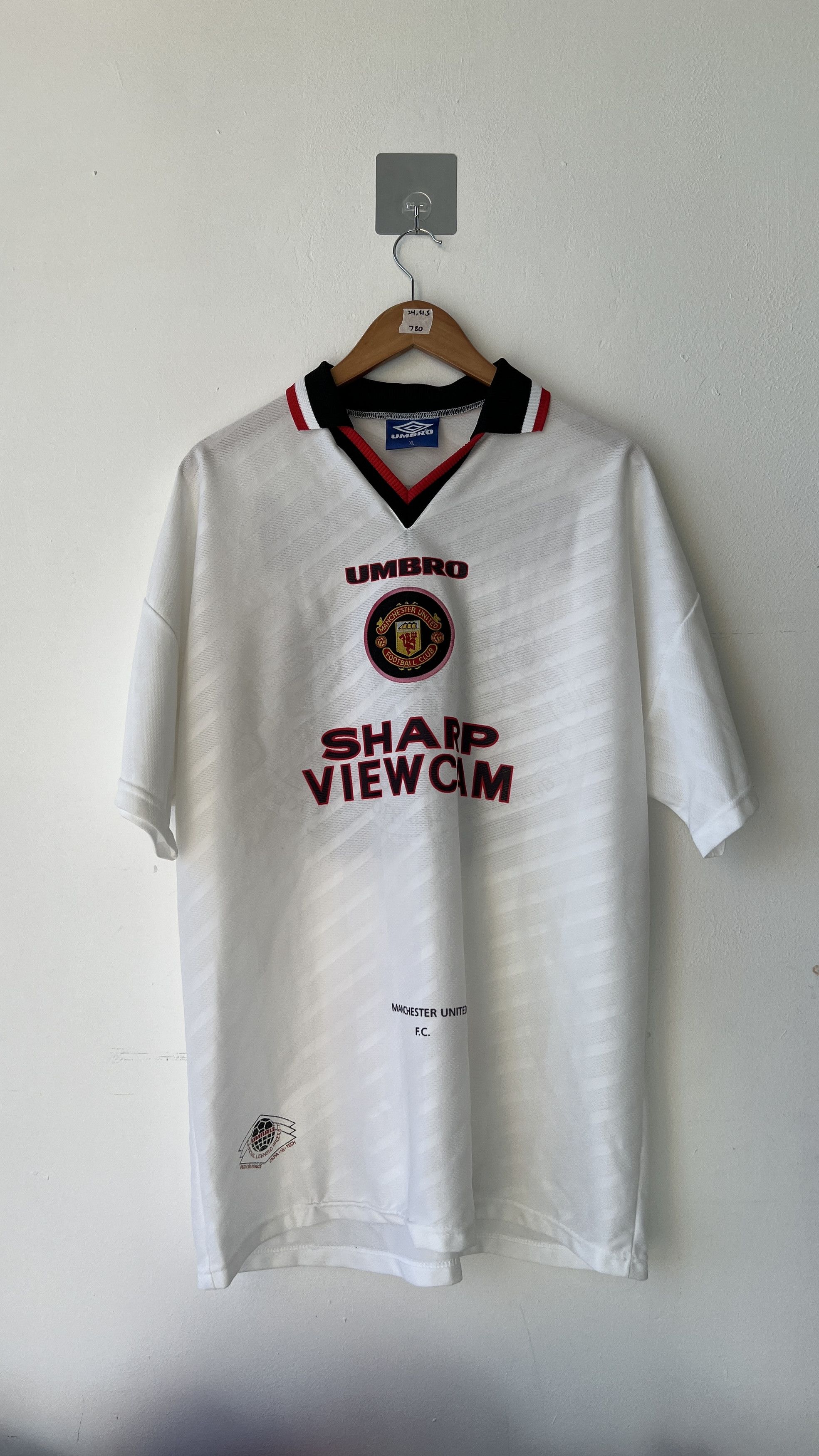 Umbro (XL) Manchester United 1996-97 Away Shirt Beckham #10 Kit Size US XL / EU 56 / 4 - 2 Thumbnail