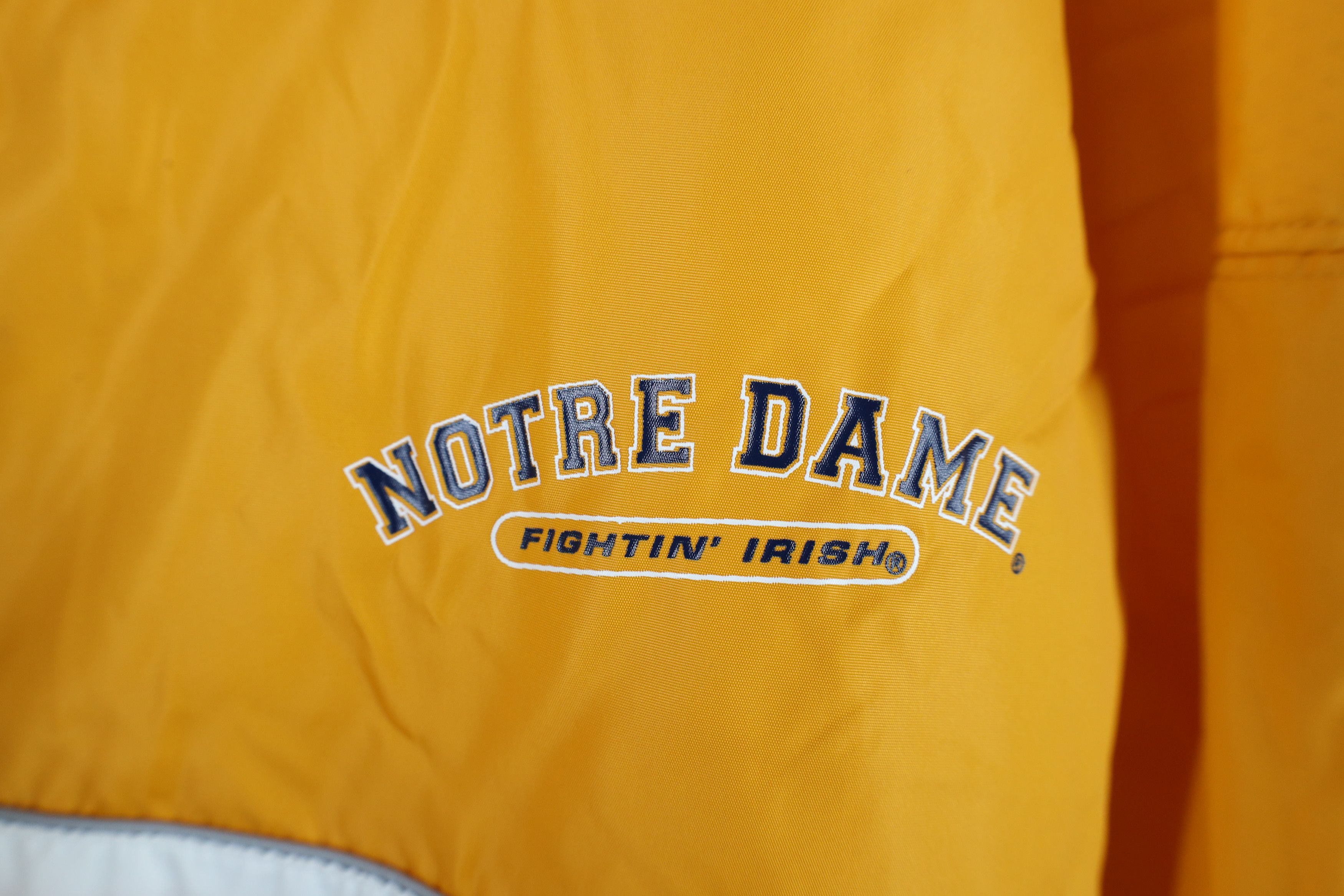 Vintage Vintage 90s Notre Dame University Hooded Windbreaker Jacket Size US L / EU 52-54 / 3 - 4 Thumbnail