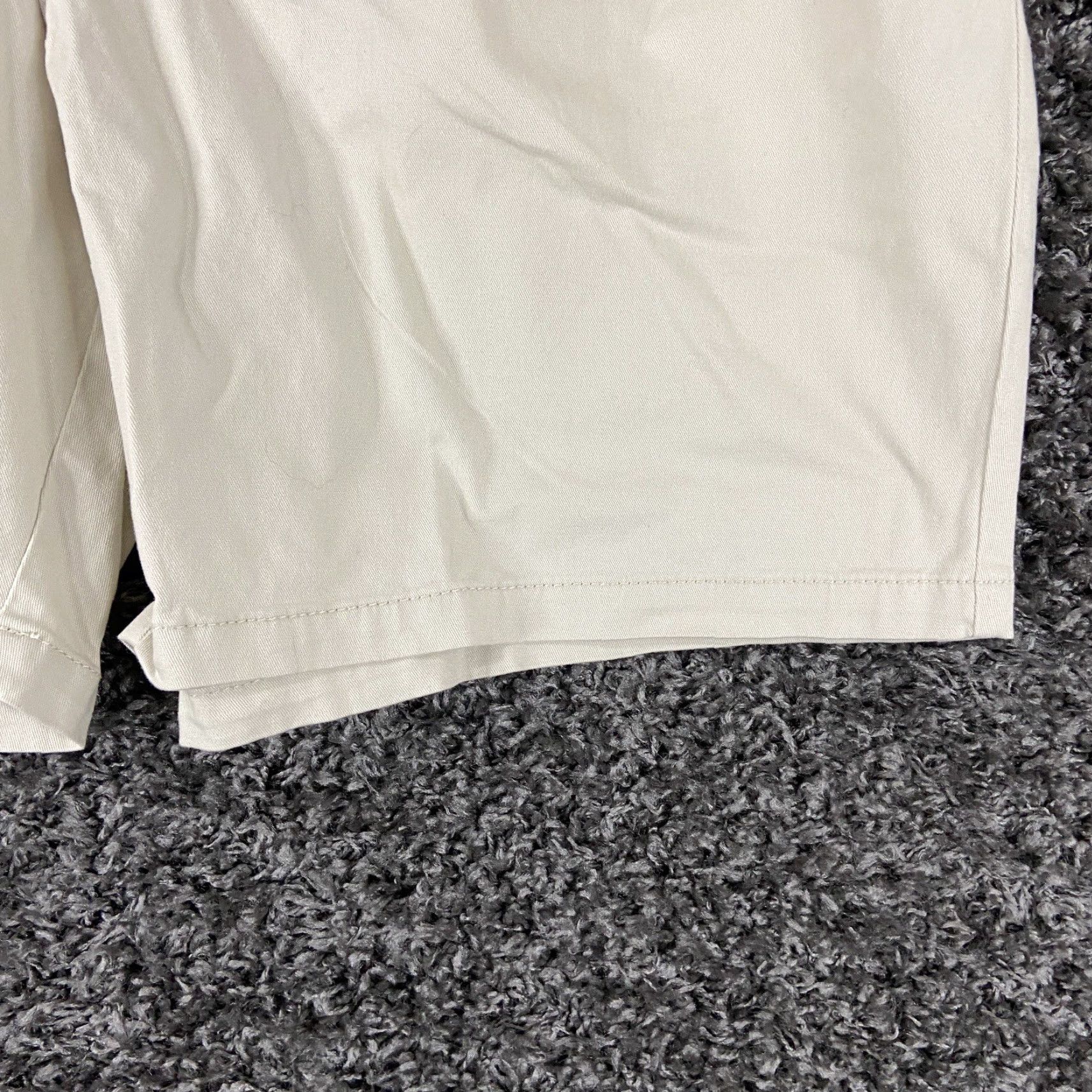 Old Navy Old Navy Slim Built In Flex Shorts Adult 40 White Mens Size US 40 / EU 56 - 2 Thumbnail