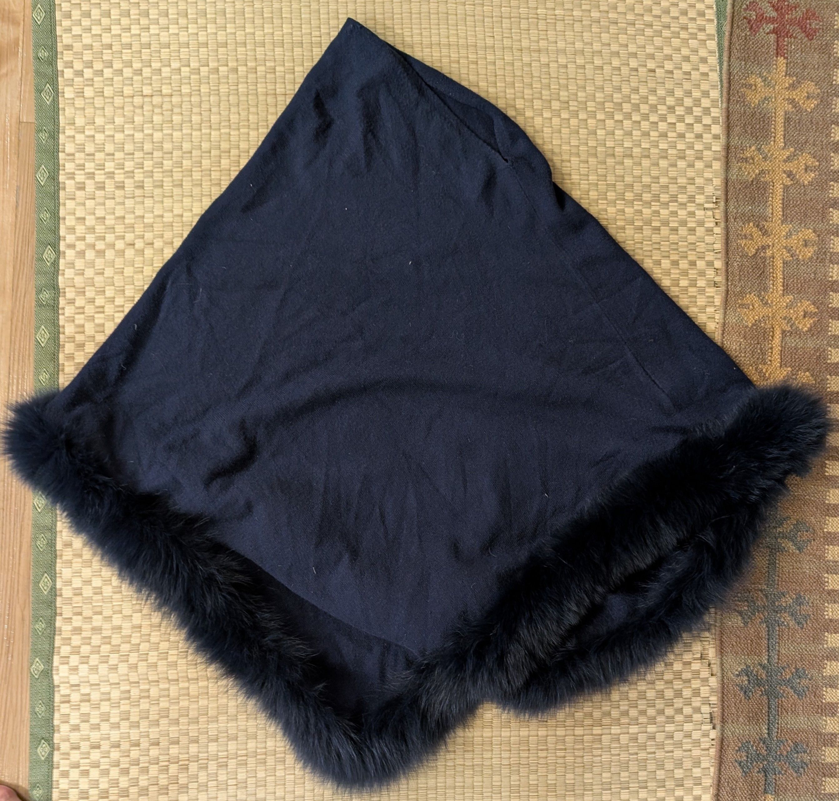 Designer La Fiorentina Genuine Fox Fur Poncho Embroidered One Size Size ONE SIZE - 2 Thumbnail