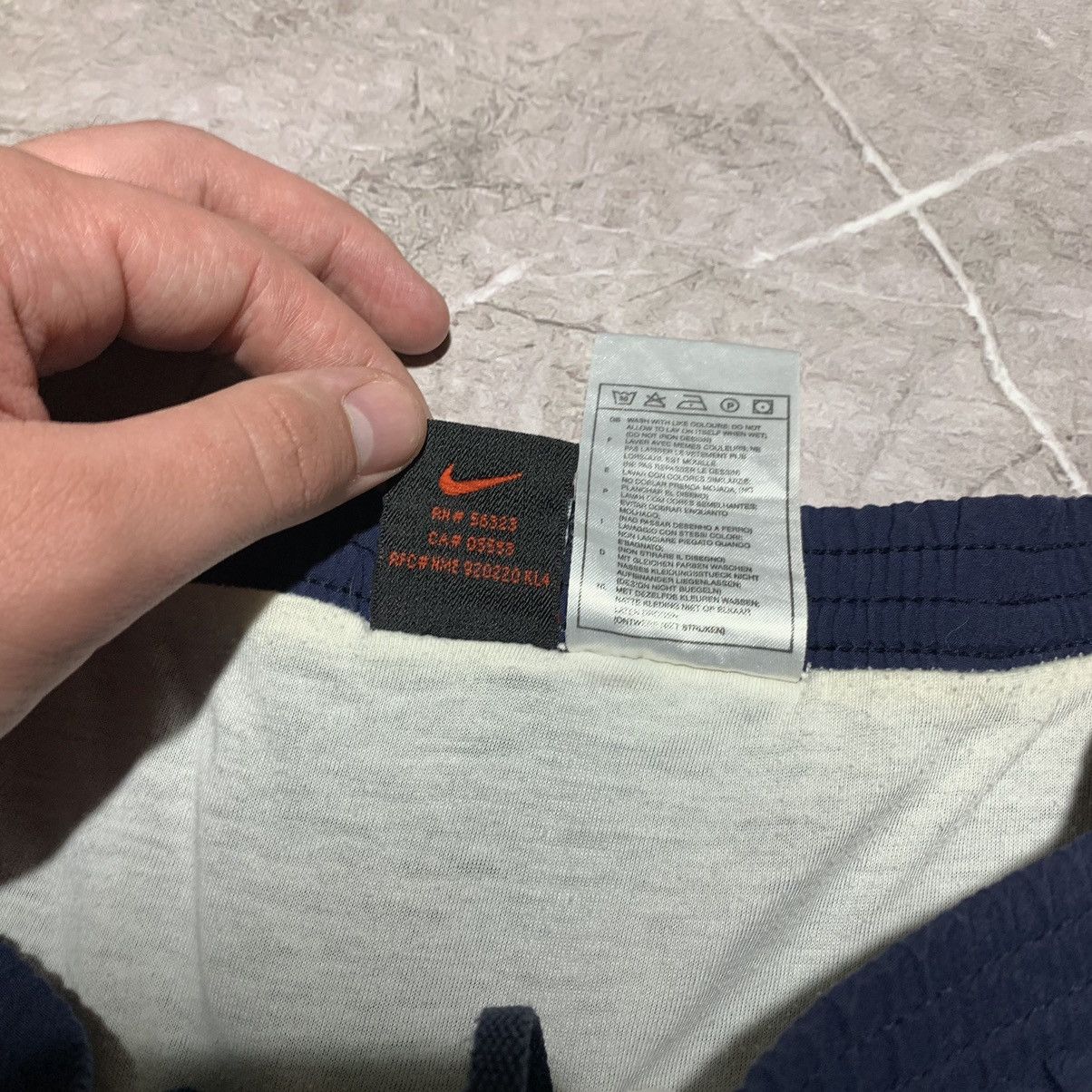 Nike Nike Vintage Nylon Shorts Mini Logo L Size US 34 / EU 50 - 5 Thumbnail
