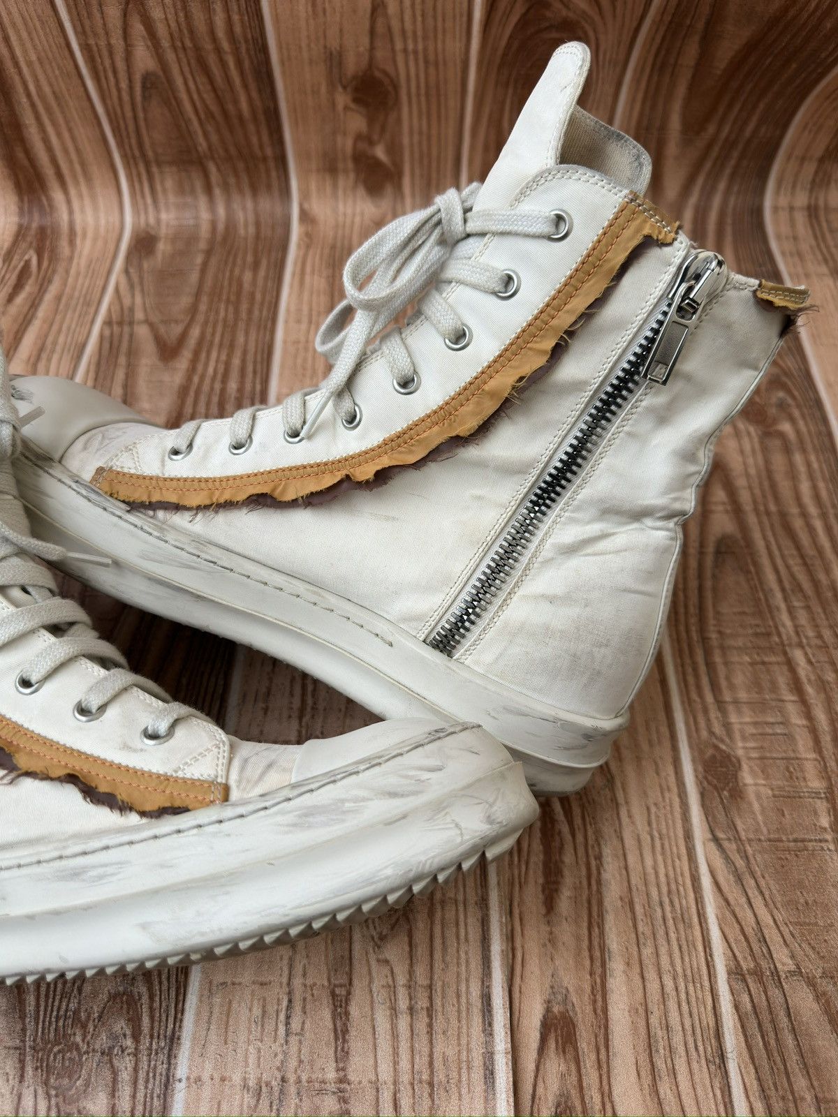 Rick Owens RARE* Rick Owens DRKSHDW Sneaks CHALK WHITE Hightop Sneaks Size US 8.5 / EU 41-42 - 11 Thumbnail
