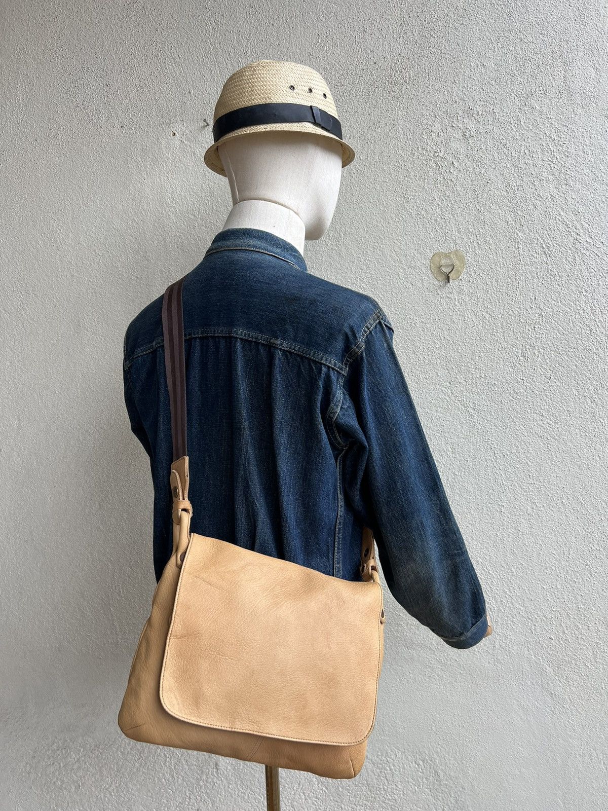 Vintage CASAR Japan Muddy Faded Patina Leather Bag Sling