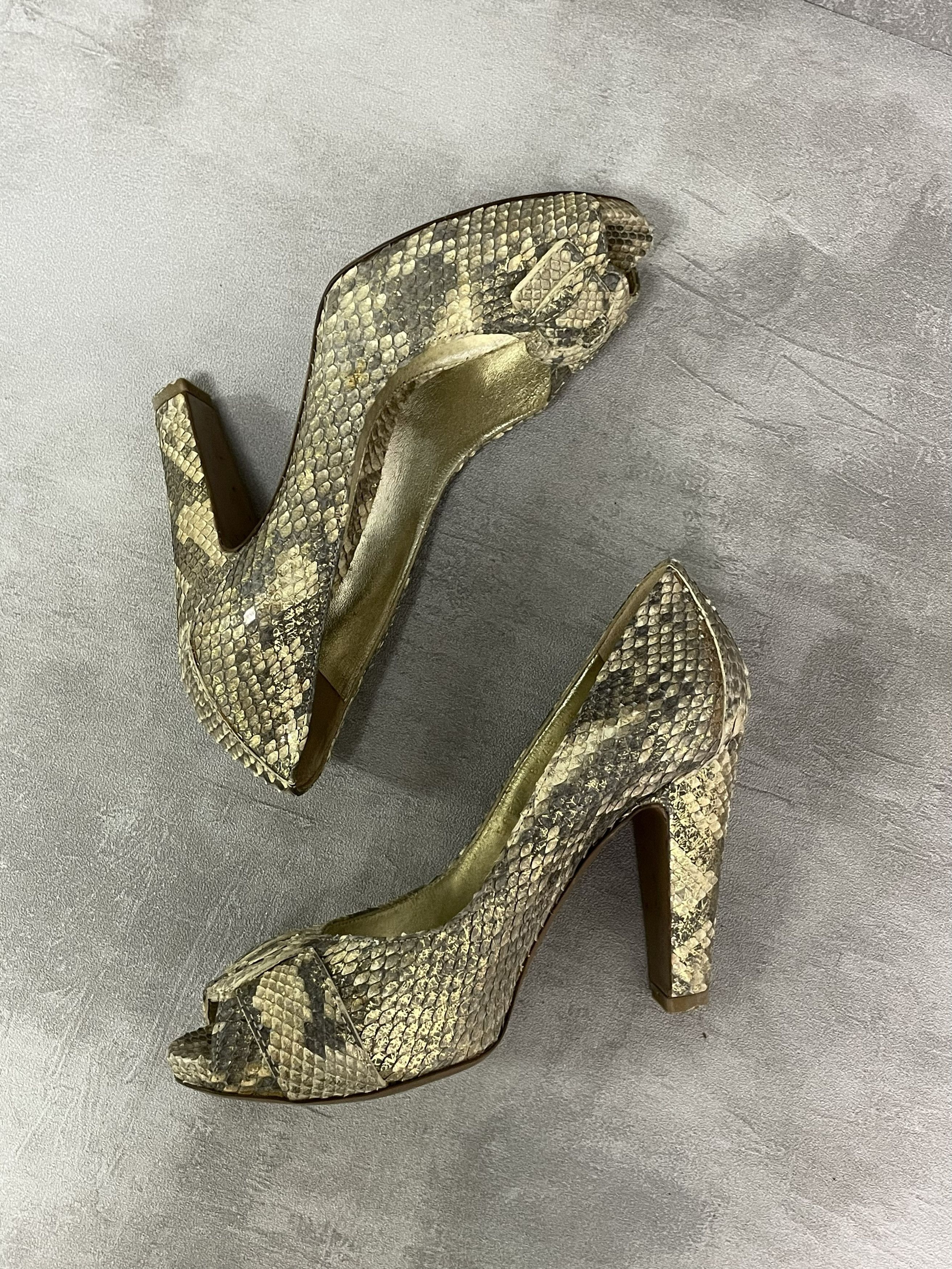 Sergio Rossi Sergio Rossi Golden 100mm Peep Toes Pumps Size US 6 / IT 36 - 5 Thumbnail