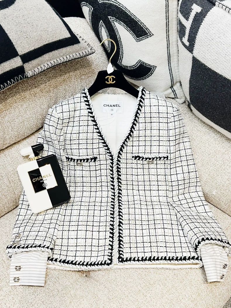 Chanel Chanel 24C show black and white plaid sequin silver silk r Size XS / US 0-2 / IT 36-38 - 1 Thumbnail