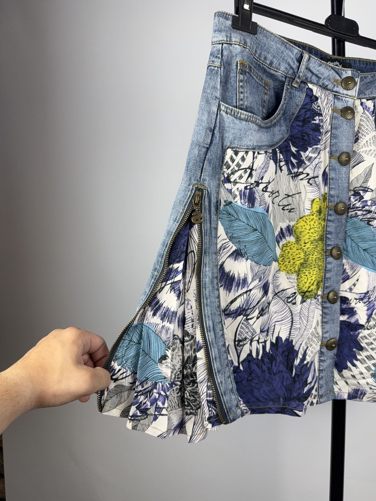 Desigual 00s Y2K Style Desigual Floral Patch Denim Skirt Size 42 Size 31" - 3 Thumbnail
