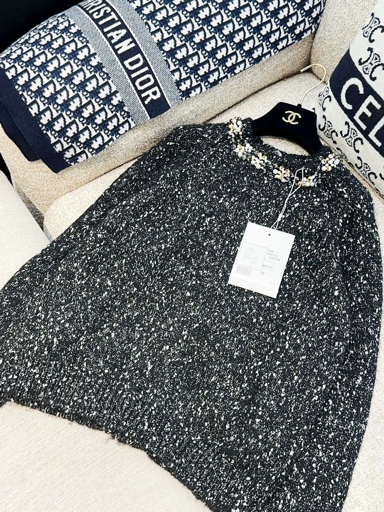 Chanel Chanel 18B black beaded collar long-sleeved knitted sweate Size XS / US 0-2 / IT 36-38 - 2 Thumbnail