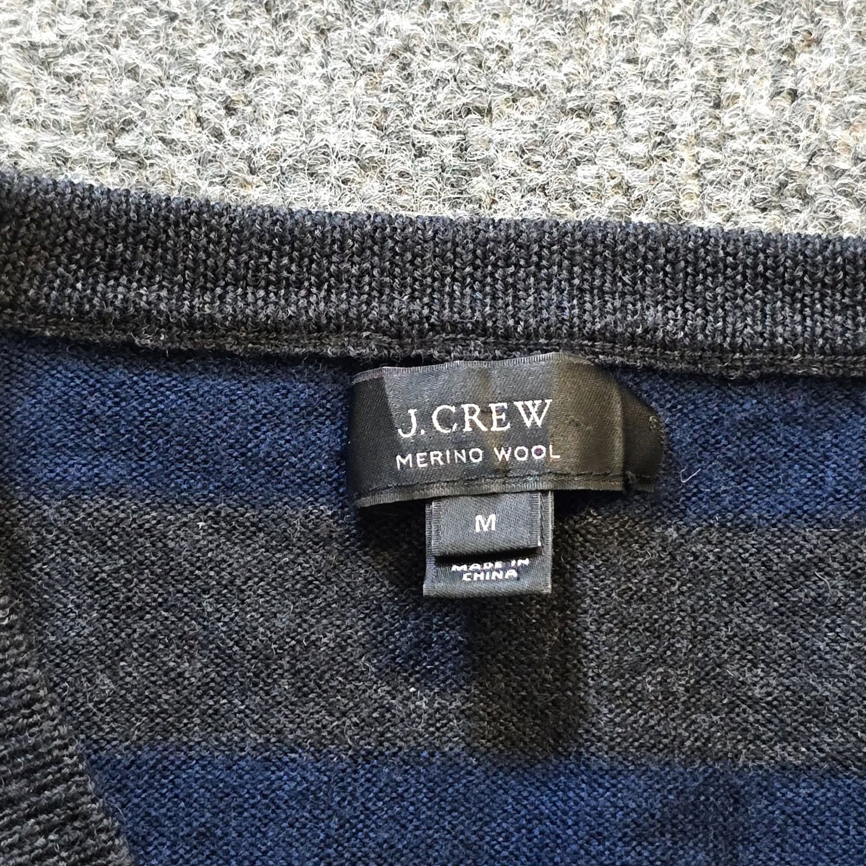 J.Crew J.CREW Sweater Men Size M Blue Gray Stripe Merino Wool V-Neck Casual Preppy Pullover Knit Long Sleeve Lightweight Regular Winter Fall Spring Size US M / EU 48-50 / 2 - 4 Thumbnail