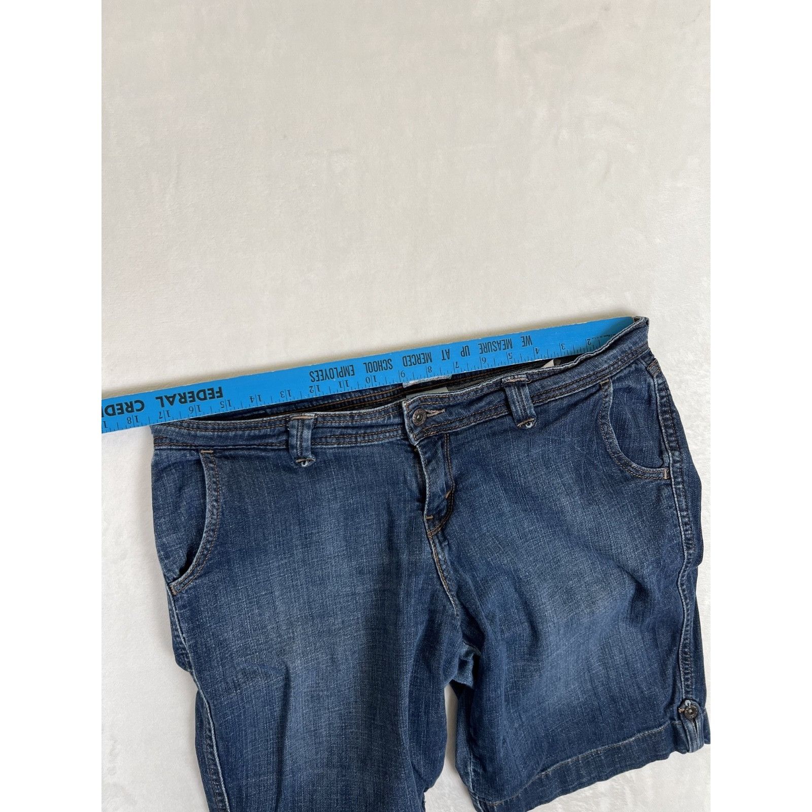 Levi's Levi’s Mid-Rise Bermuda Short Stretch Fabric Denim Women’s Size 38" / US 16 / IT 52 - 5 Thumbnail