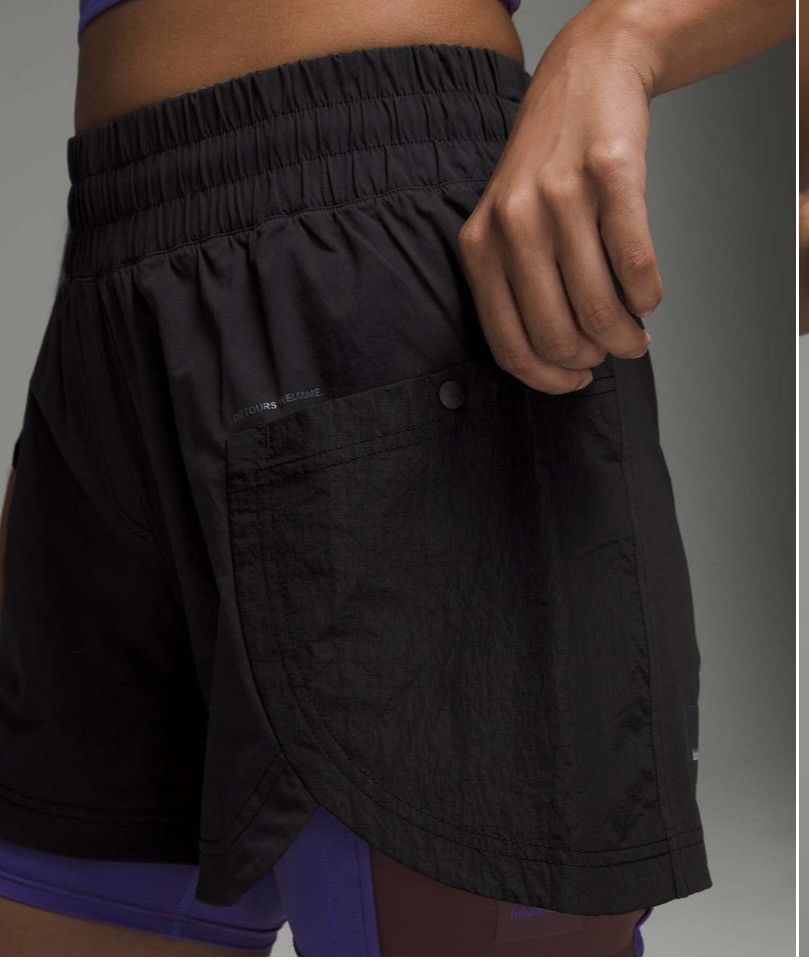 Lululemon Lululemon Drop-In Pocket High-Rise Hiking Short 4" Black 6 Size 28" / US 6 / IT 42 - 3 Thumbnail