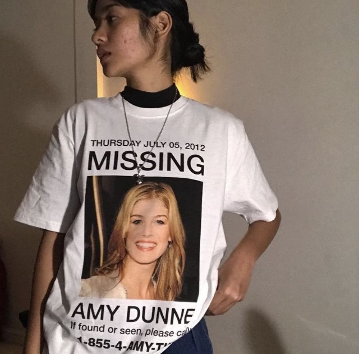 Japanese Brand Gone Girl Movie Amy Dunne Missing Tshirt Size US L / EU 52-54 / 3 - 2 Thumbnail
