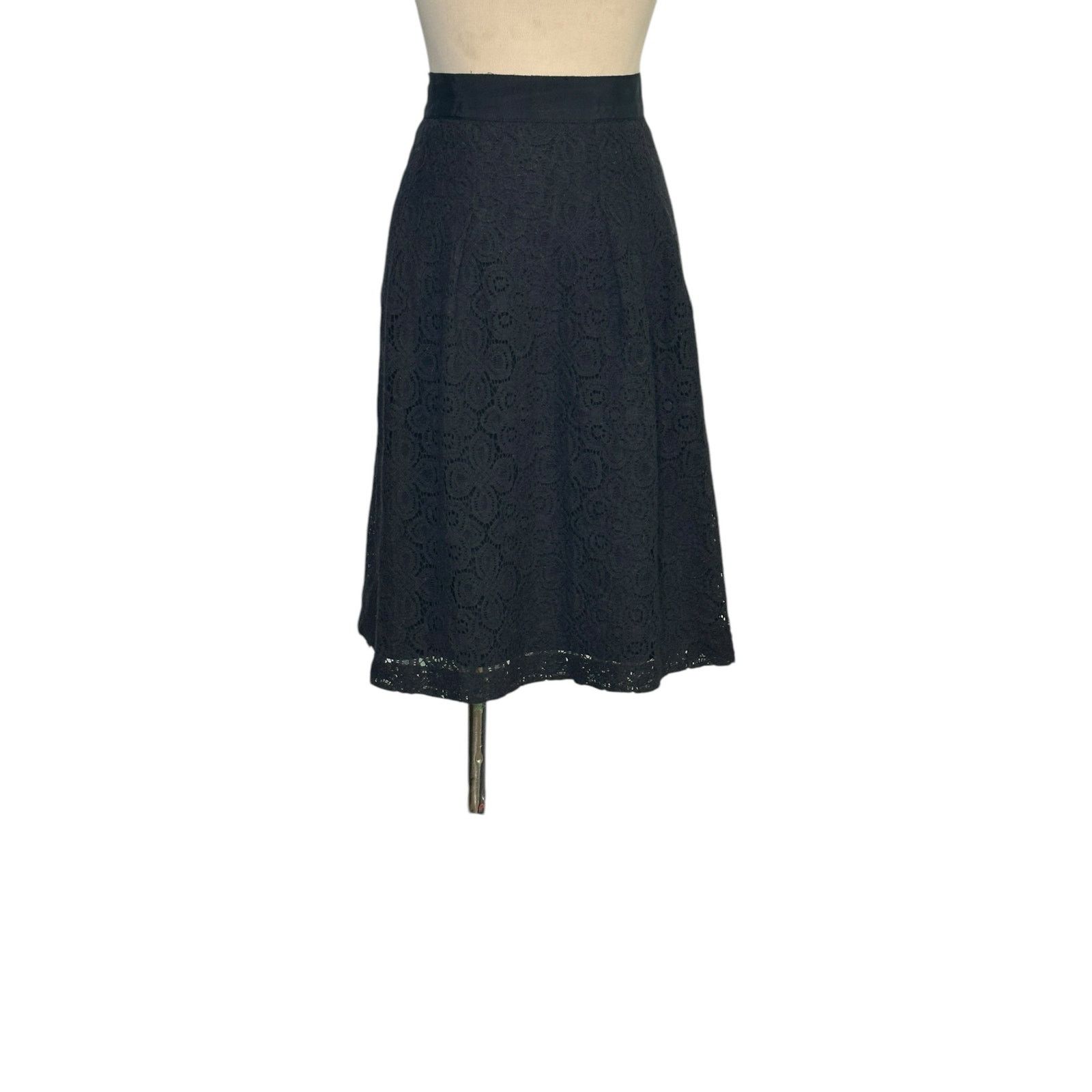 Loft Loft black lace a line skirt size 14P Size 36" / US 14 / IT 50 - 8 Thumbnail