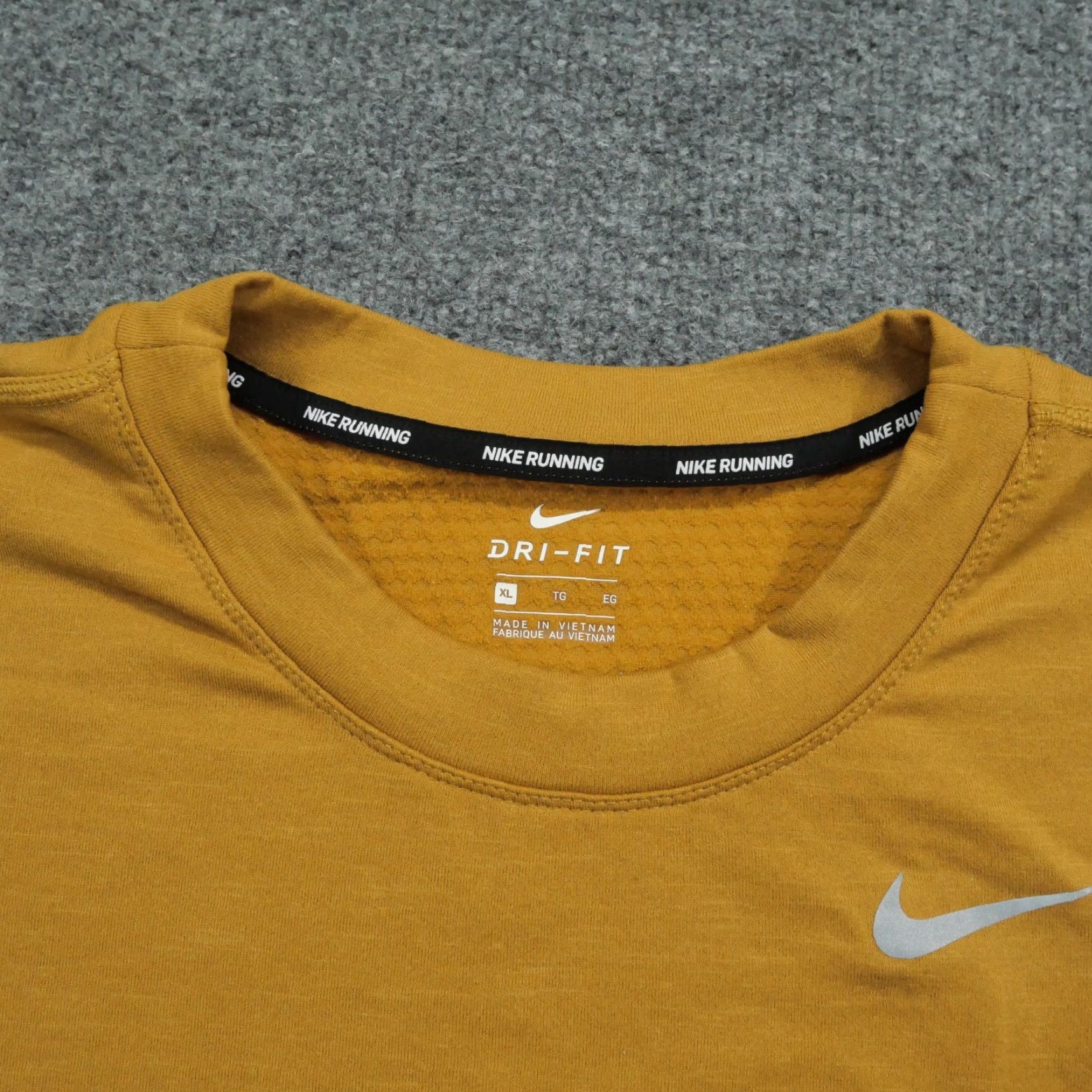 Nike Nike Sweatshirt Womens XL Yellow Black Pullover Running Dri Fit Kangaroo Pocket Size XL / US 12-14 / IT 48-50 - 3 Thumbnail